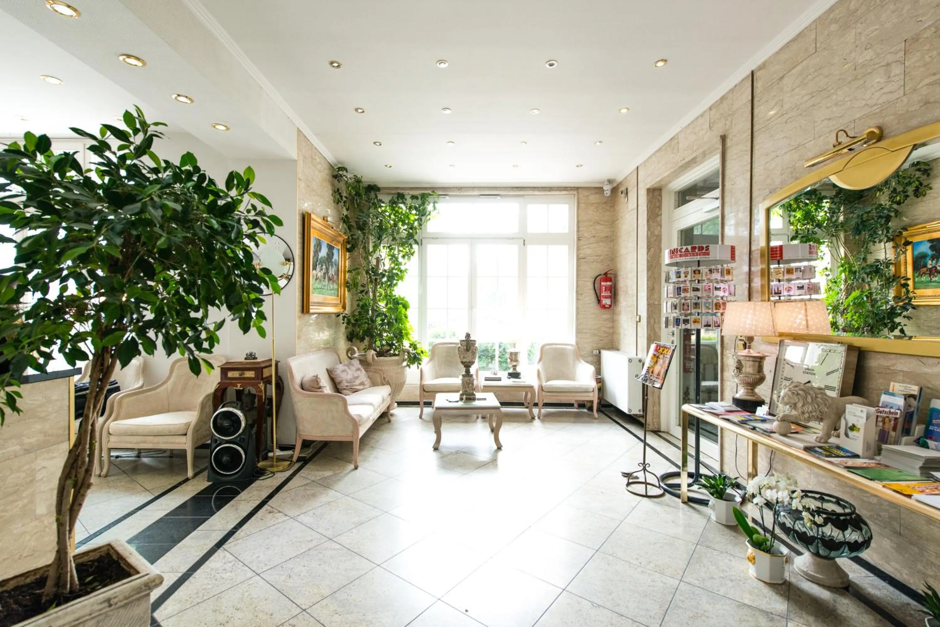 Lobby or reception in Ravel International