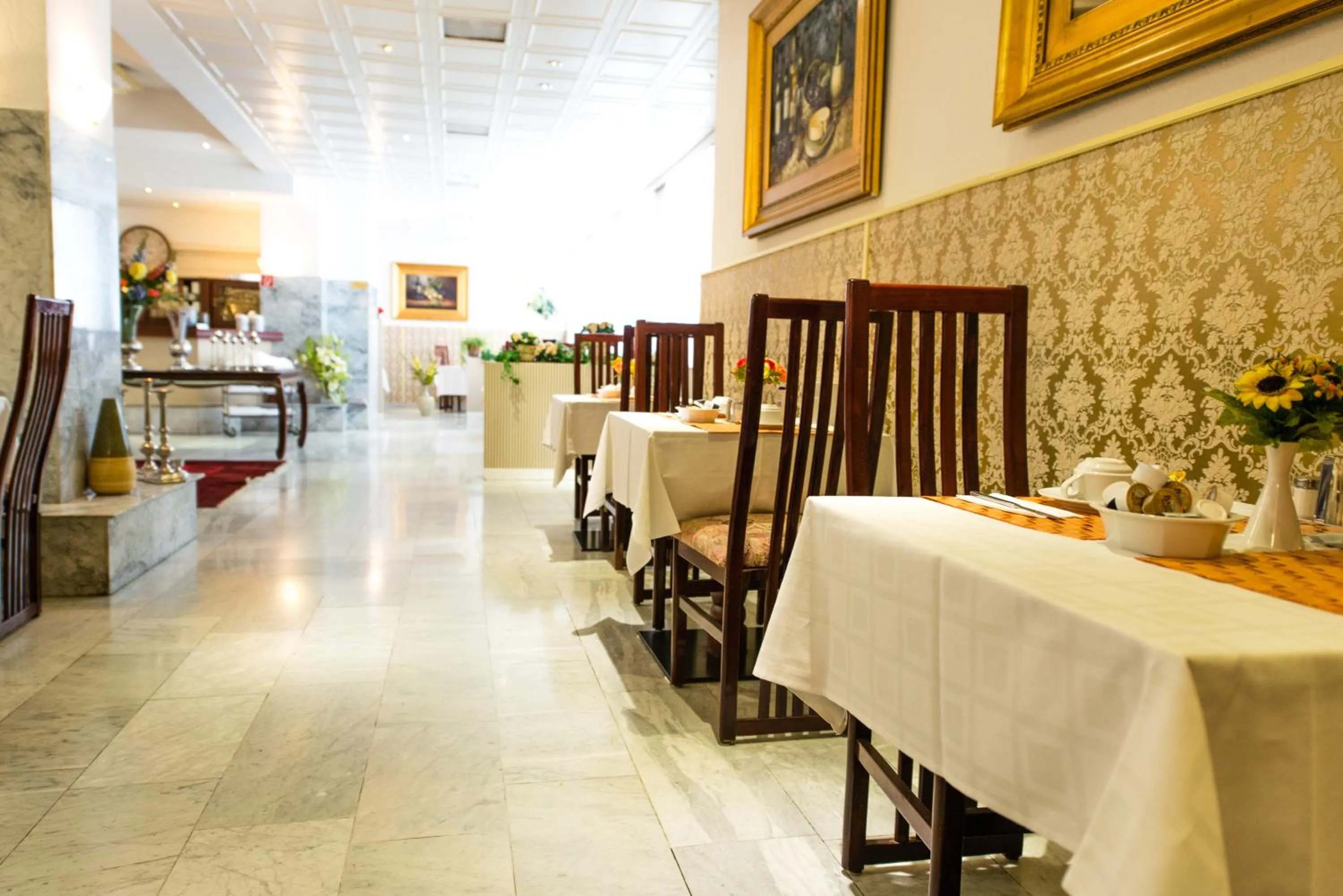 Restaurant/places to eat in Ravel International