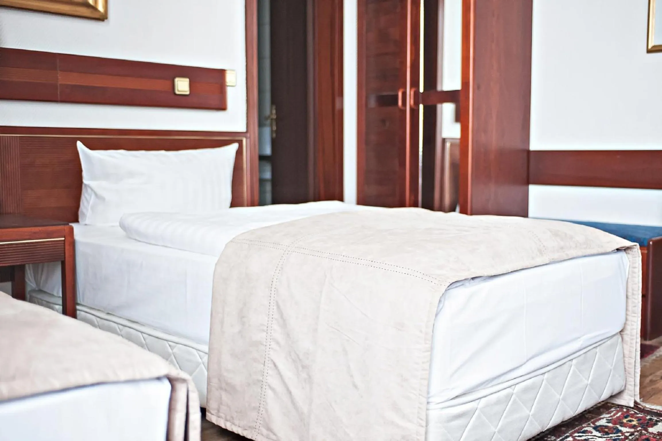 Photo of the whole room, Bed in Ravel International