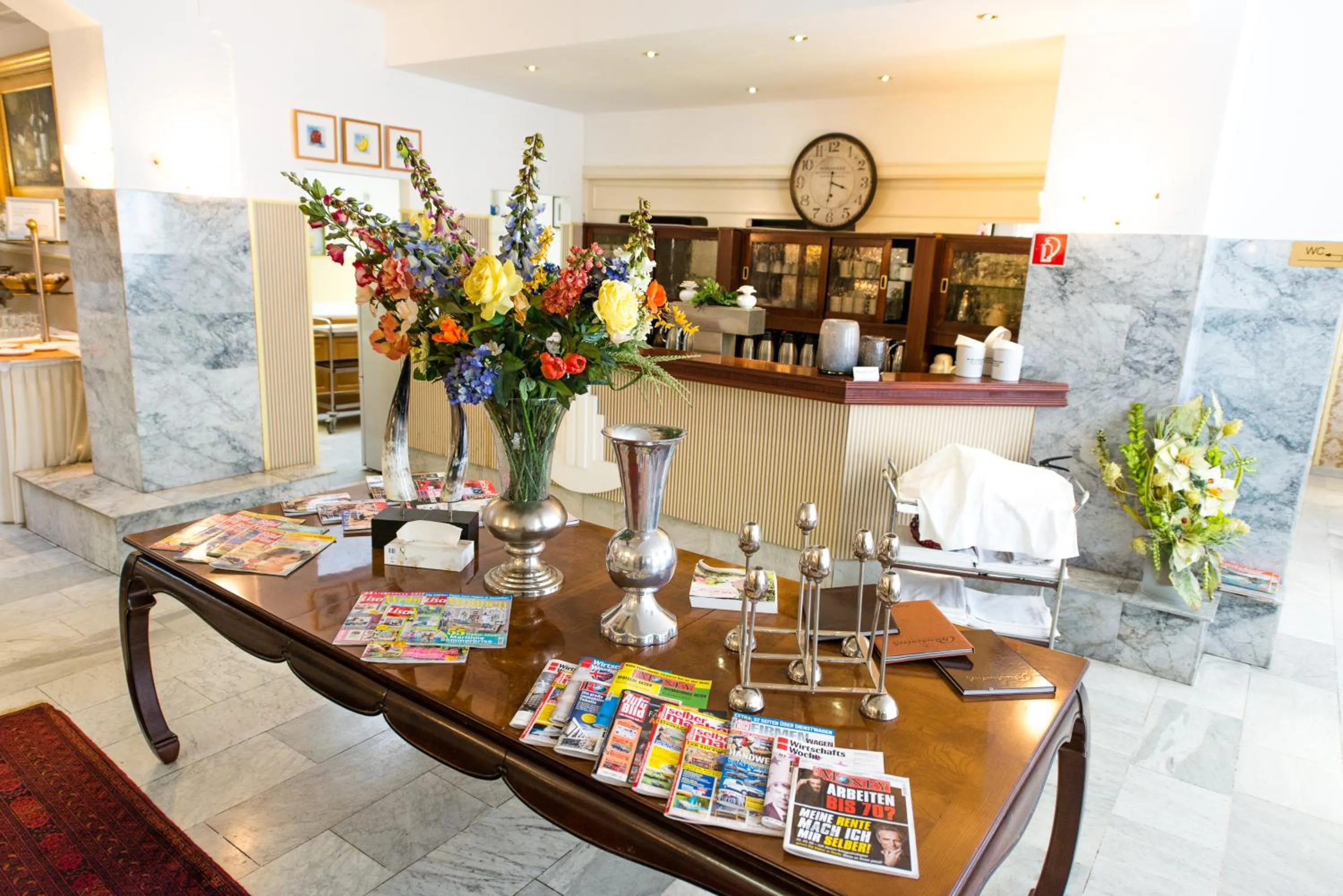 Restaurant/places to eat in Ravel International