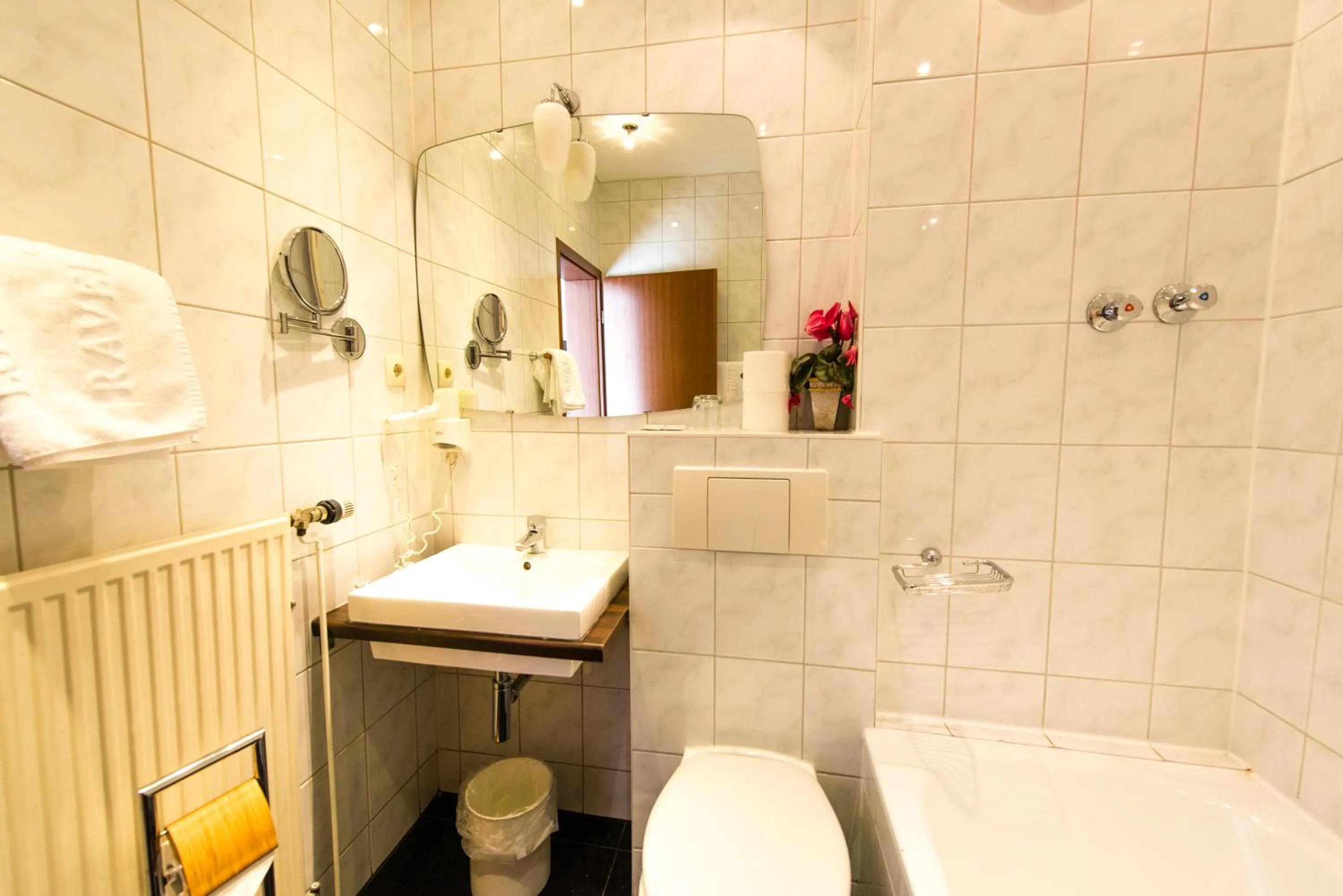 Bathroom in Löwen Hotel