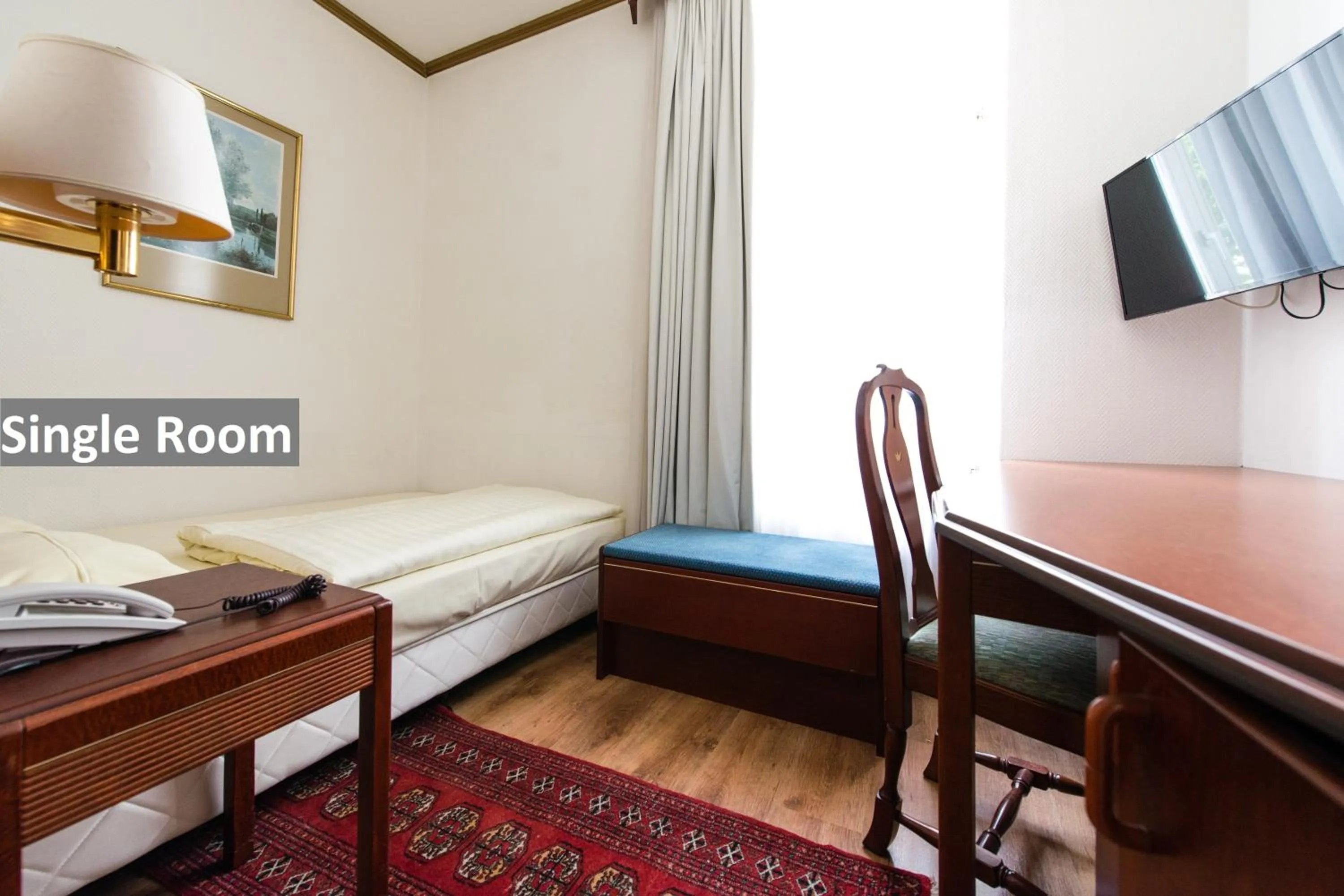 Photo of the whole room, Bed in Löwen Hotel