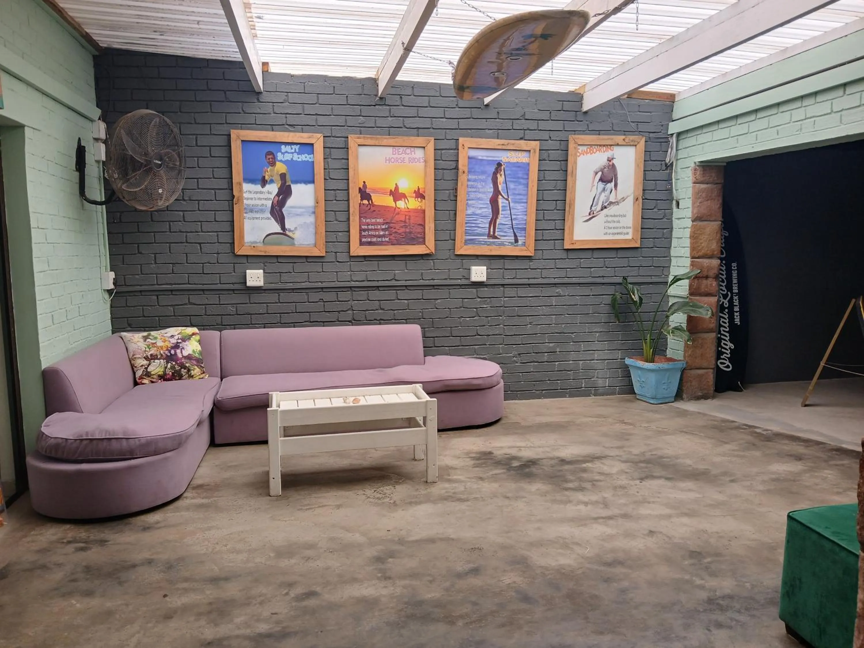 Lounge or bar in Island Vibe Backpackers Jeffreys Bay