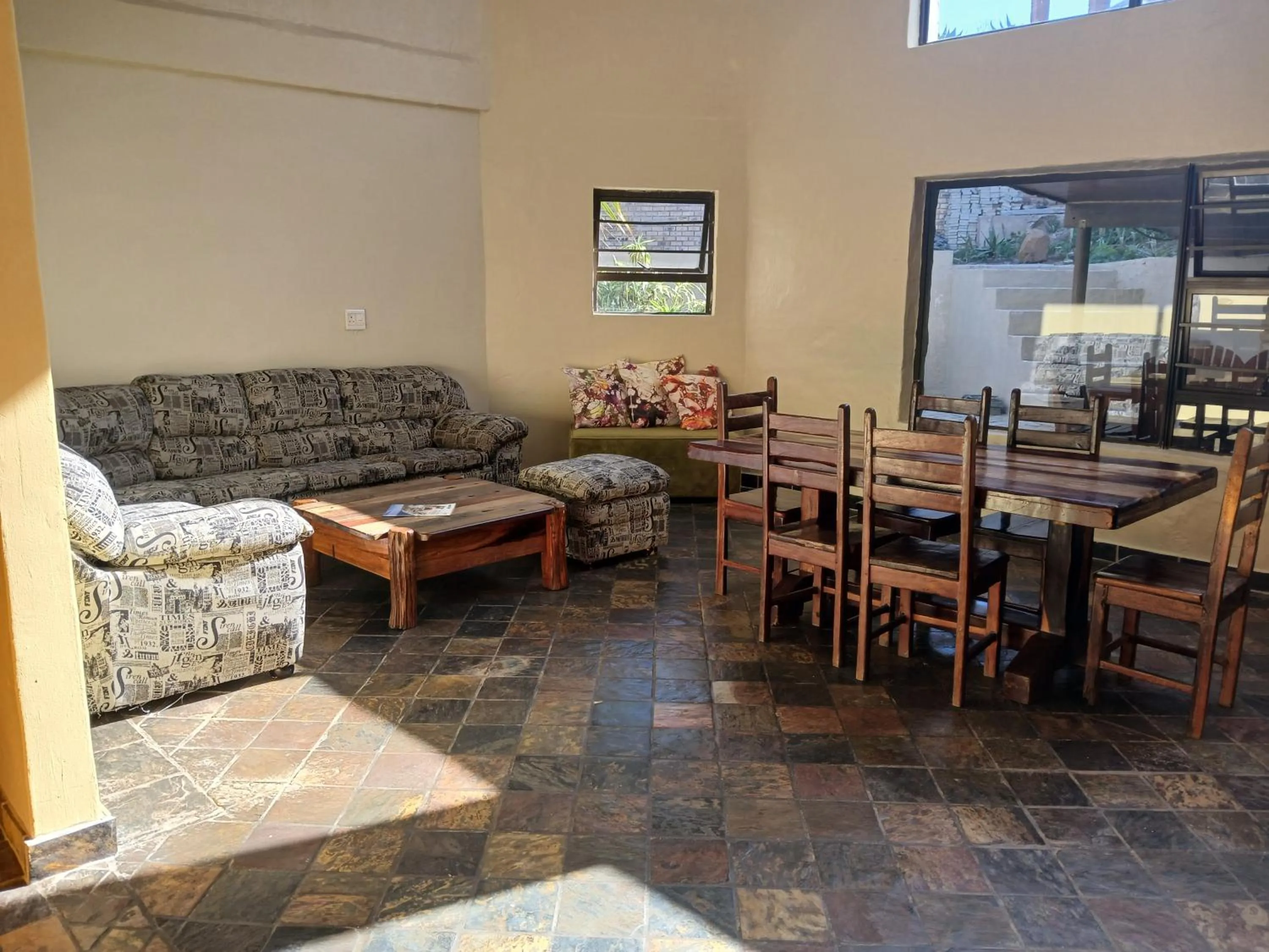 Lounge or bar in Island Vibe Backpackers Jeffreys Bay