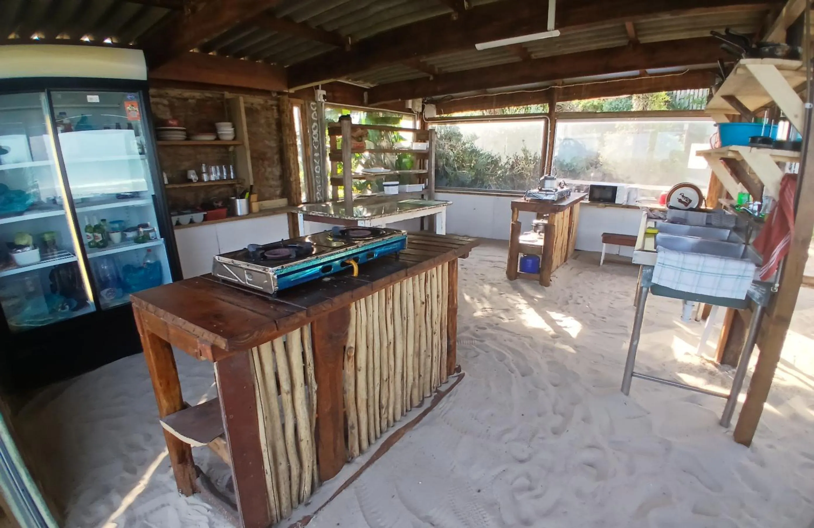 Communal kitchen in Island Vibe Backpackers Jeffreys Bay