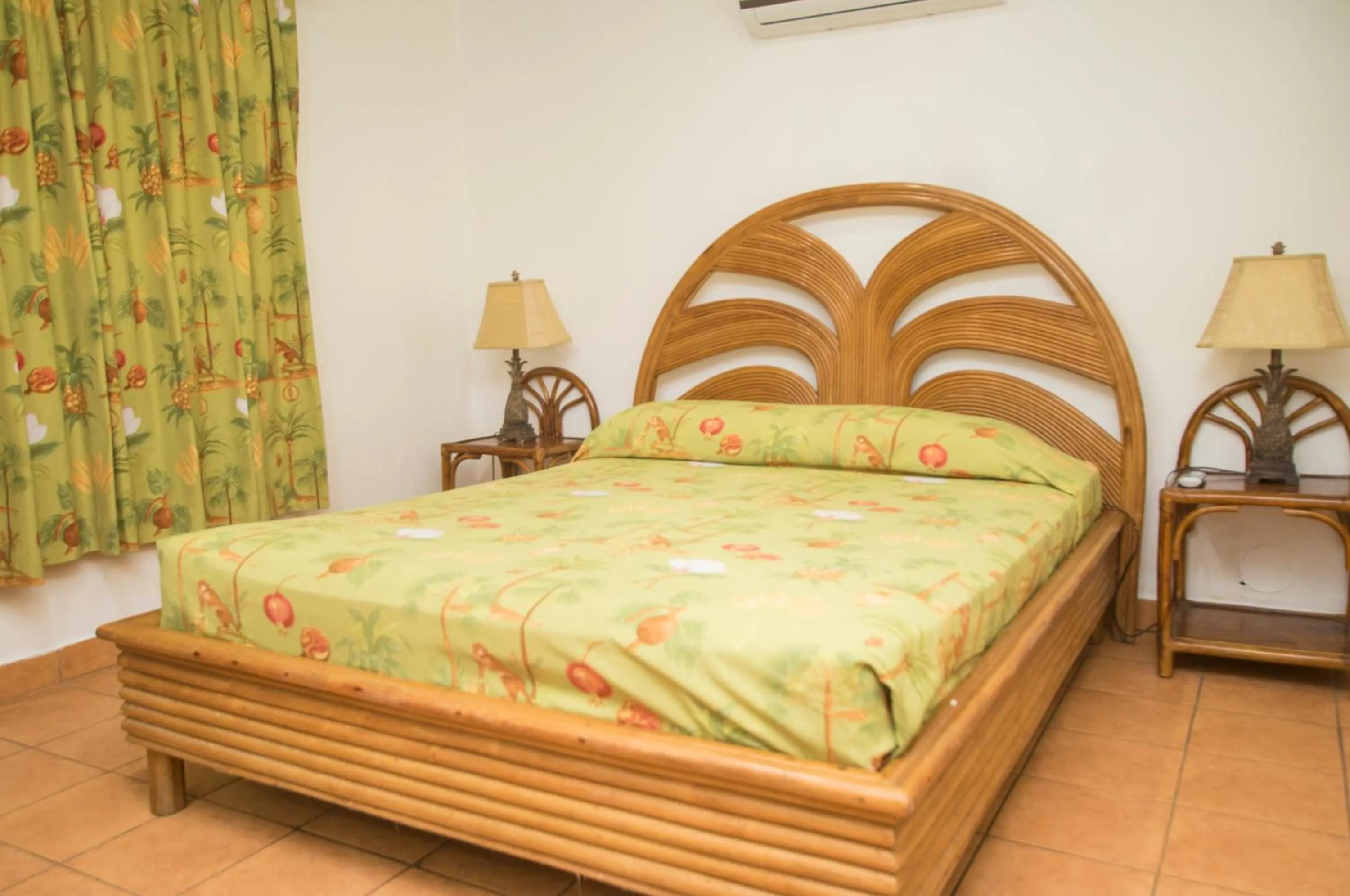 Photo of the whole room, Bed in Hotel Verde Mar Direct Beach Access