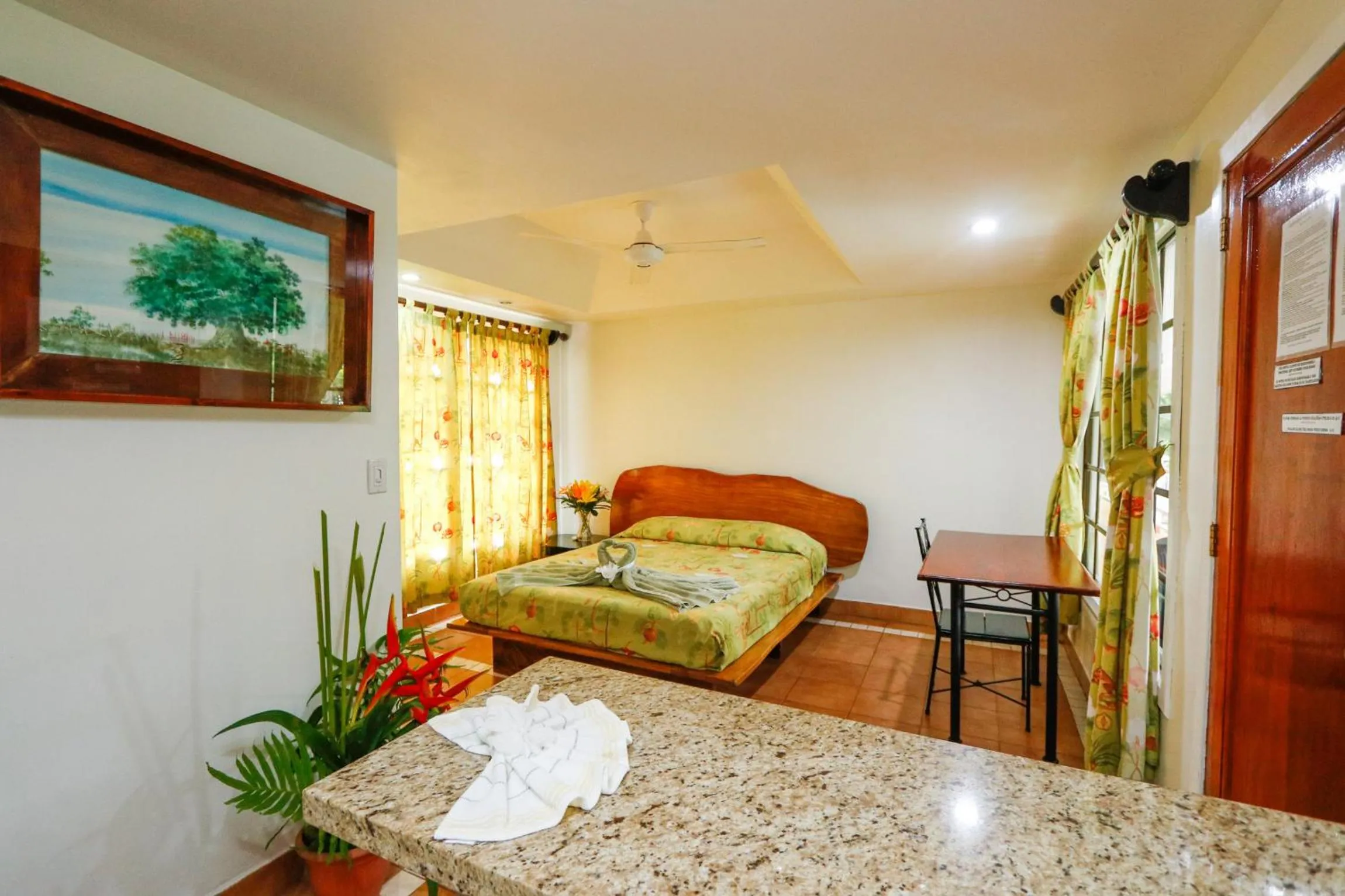 Living room, Bed in Hotel Verde Mar Direct Beach Access