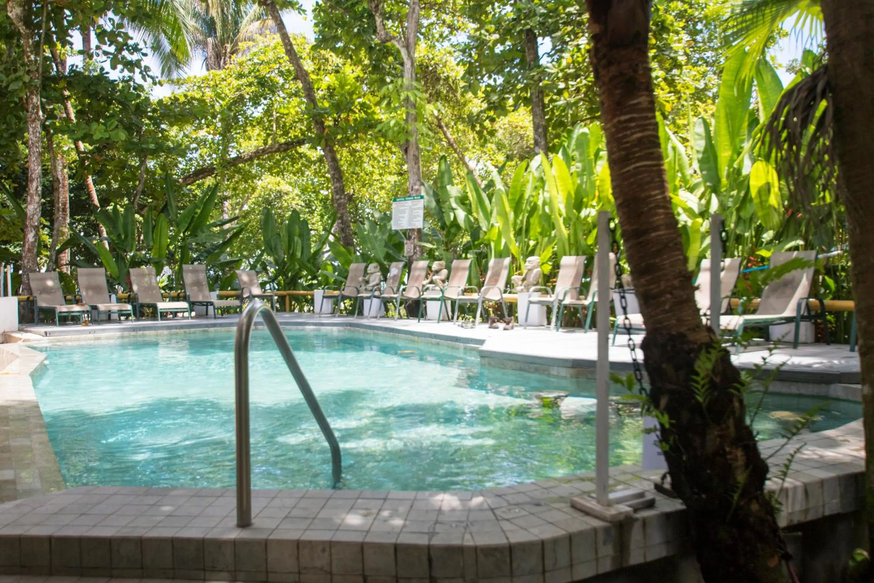 Swimming pool in Hotel Verde Mar Direct Beach Access