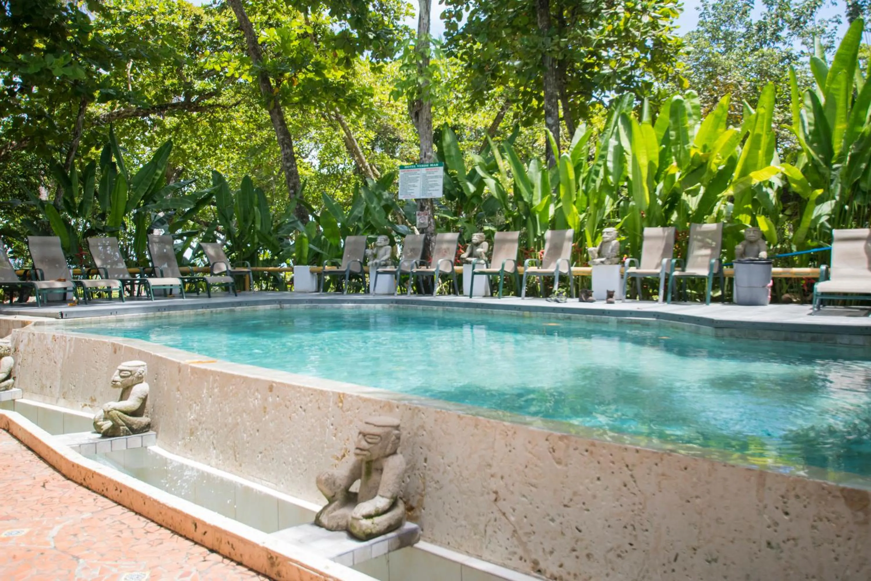 Swimming pool in Hotel Verde Mar Direct Beach Access