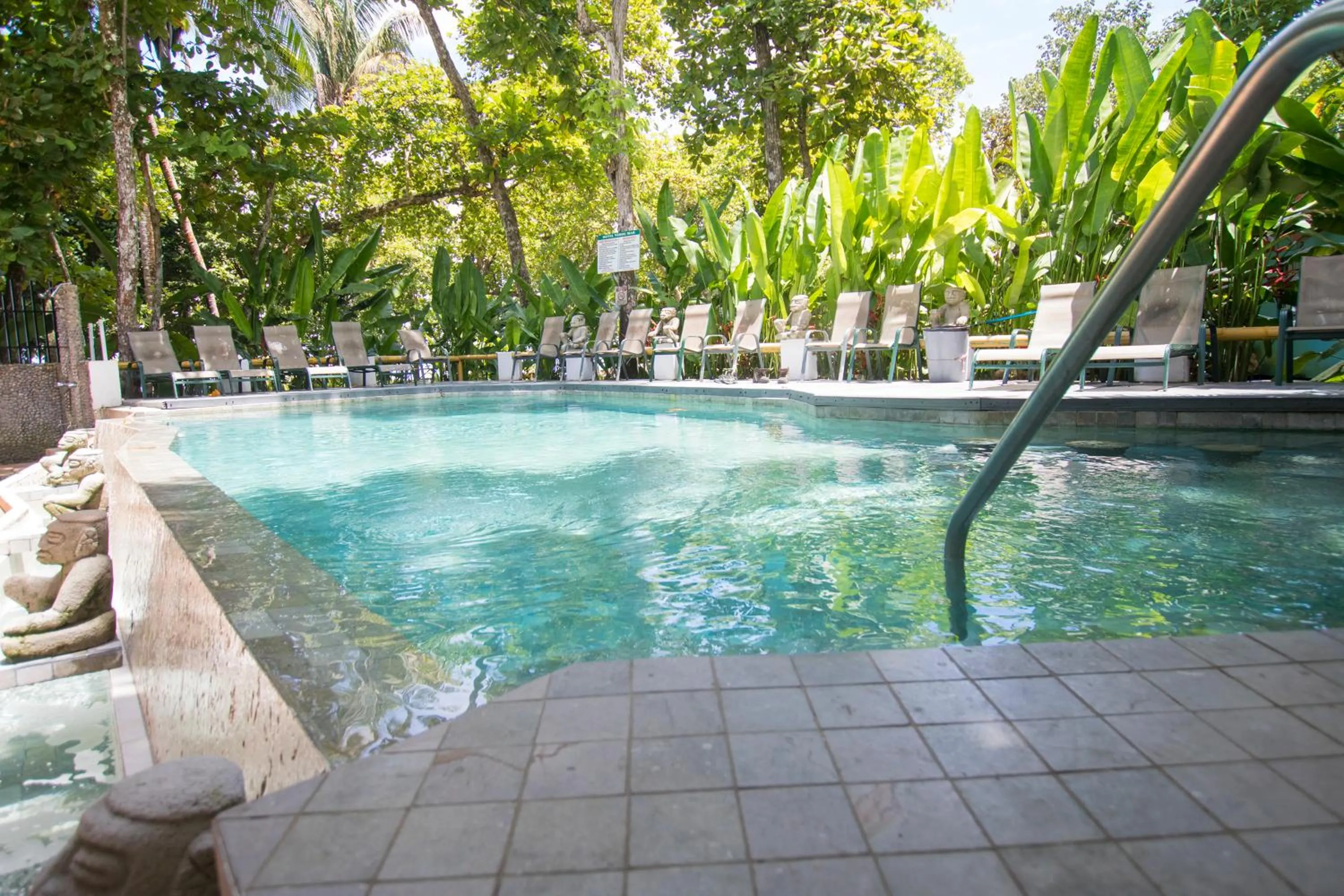 Swimming pool in Hotel Verde Mar Direct Beach Access