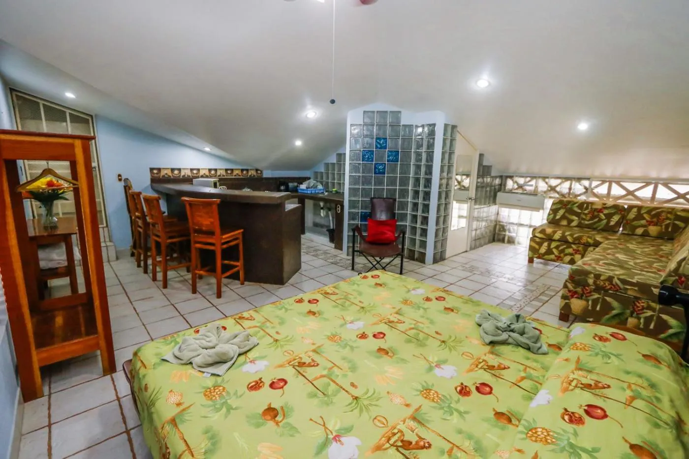 Photo of the whole room, Bed in Hotel Verde Mar Direct Beach Access