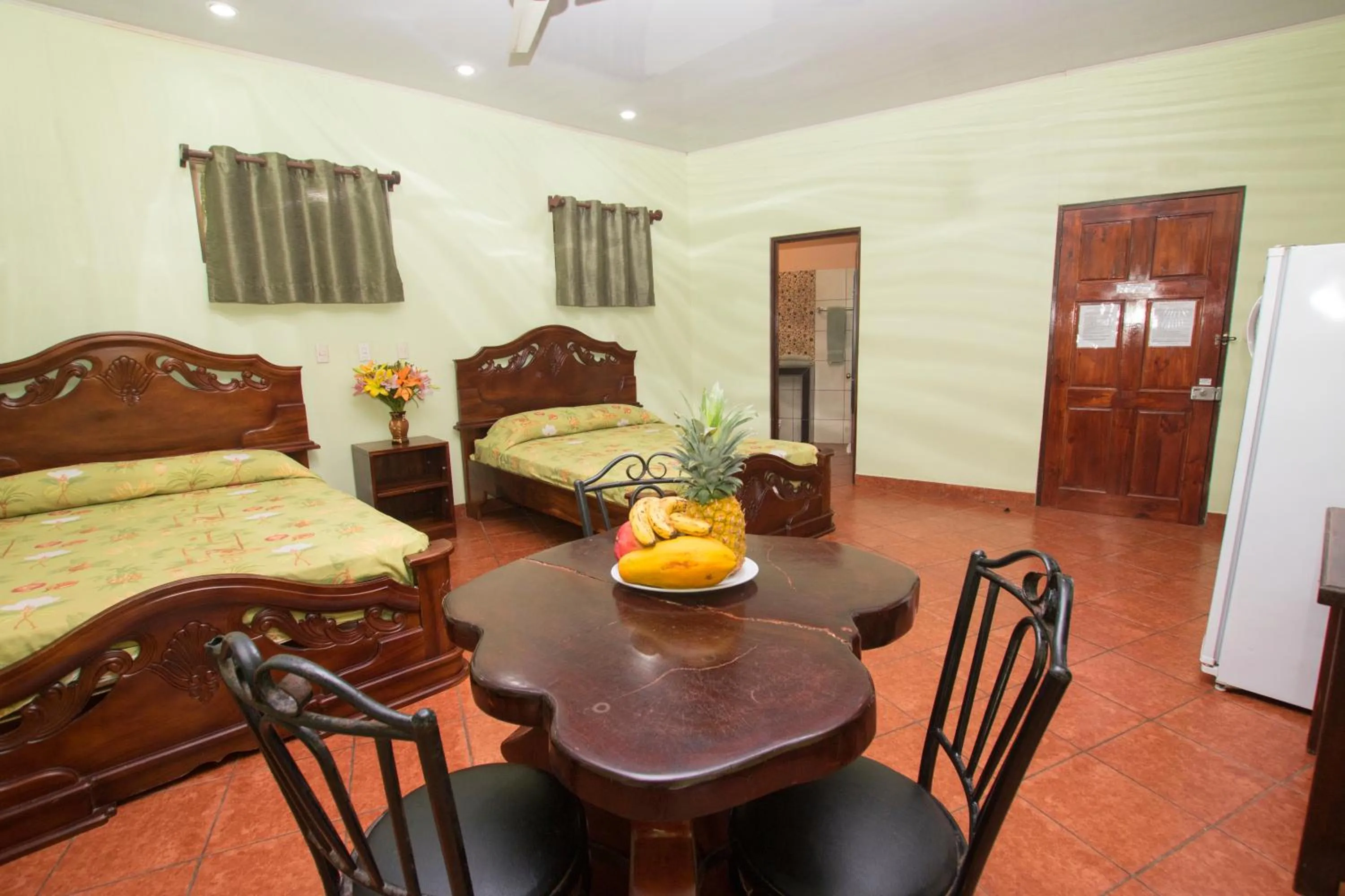 Living room, Bed in Hotel Verde Mar Direct Beach Access