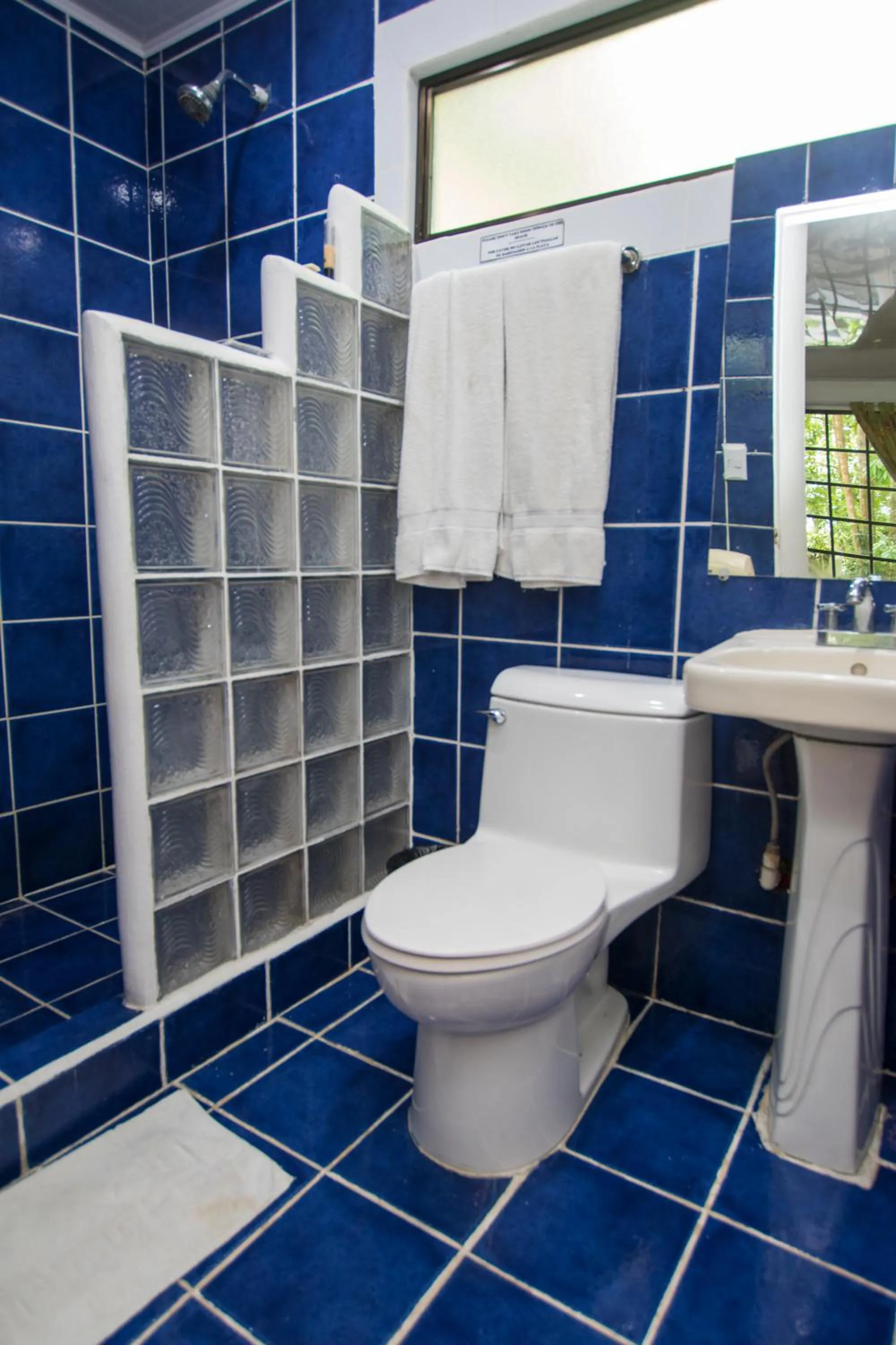 Bathroom in Hotel Verde Mar Direct Beach Access