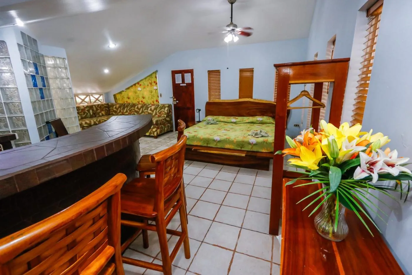 Photo of the whole room, Bed in Hotel Verde Mar Direct Beach Access