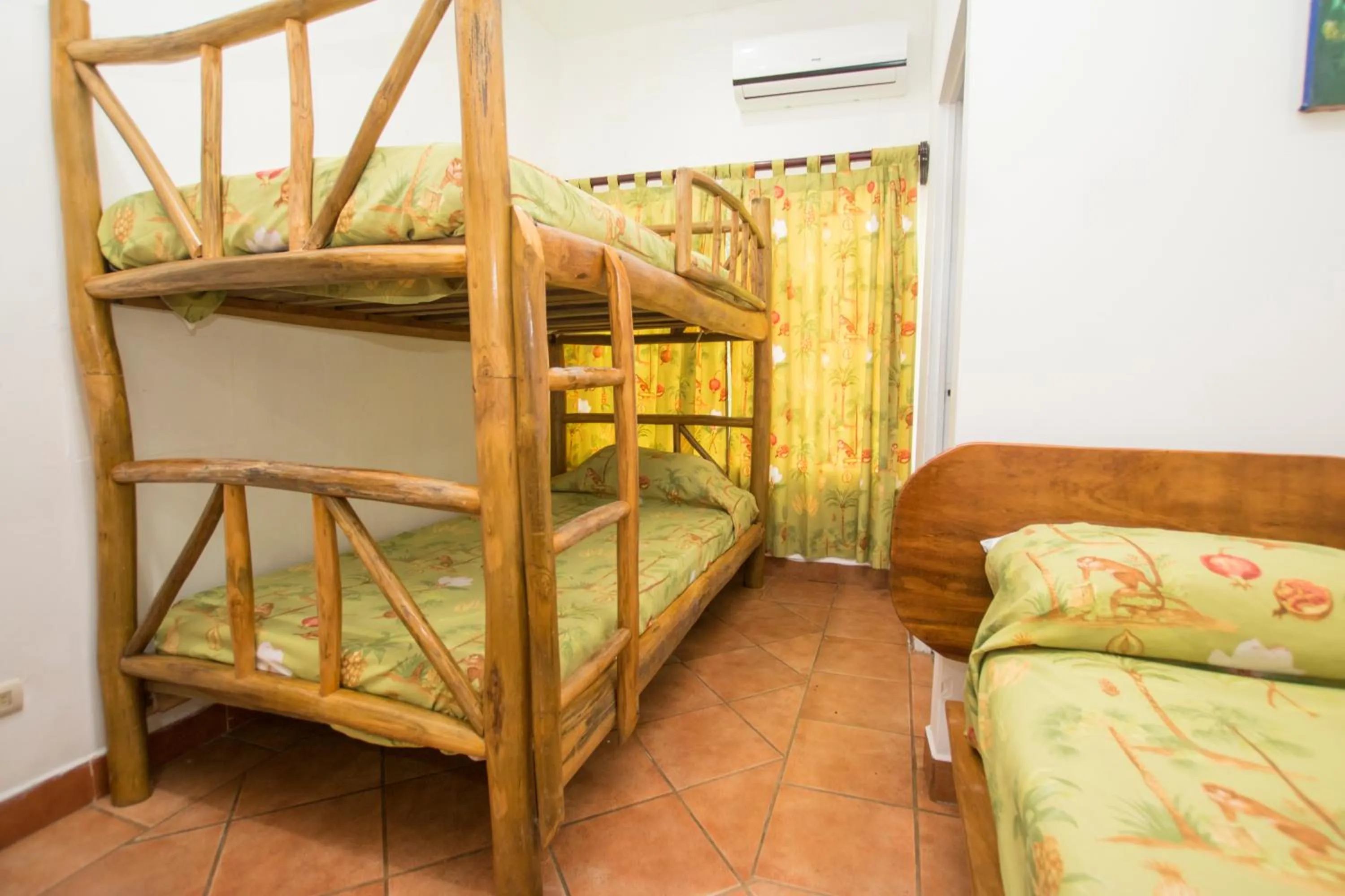 bunk bed, Bed in Hotel Verde Mar Direct Beach Access