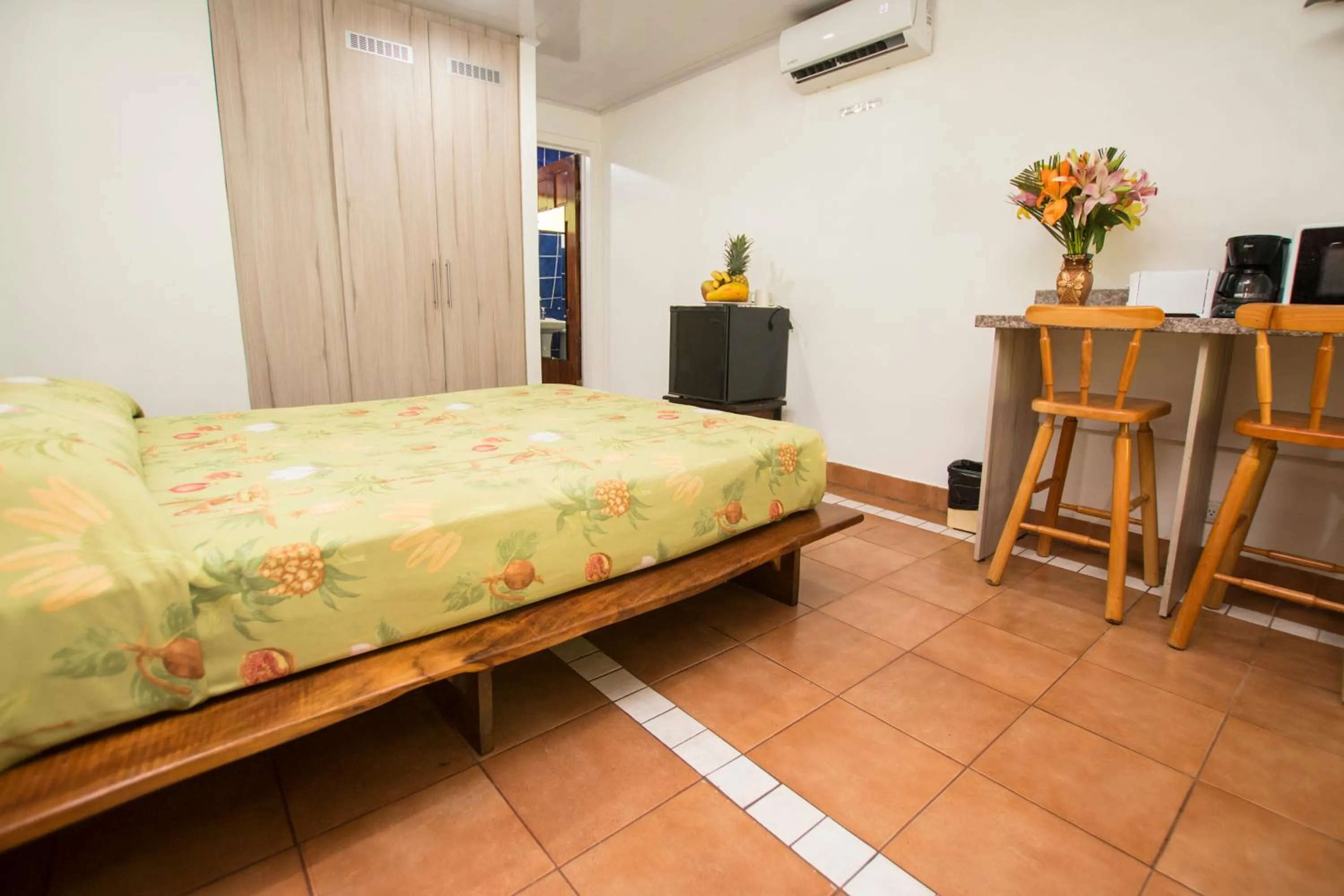 Photo of the whole room, Bed in Hotel Verde Mar Direct Beach Access