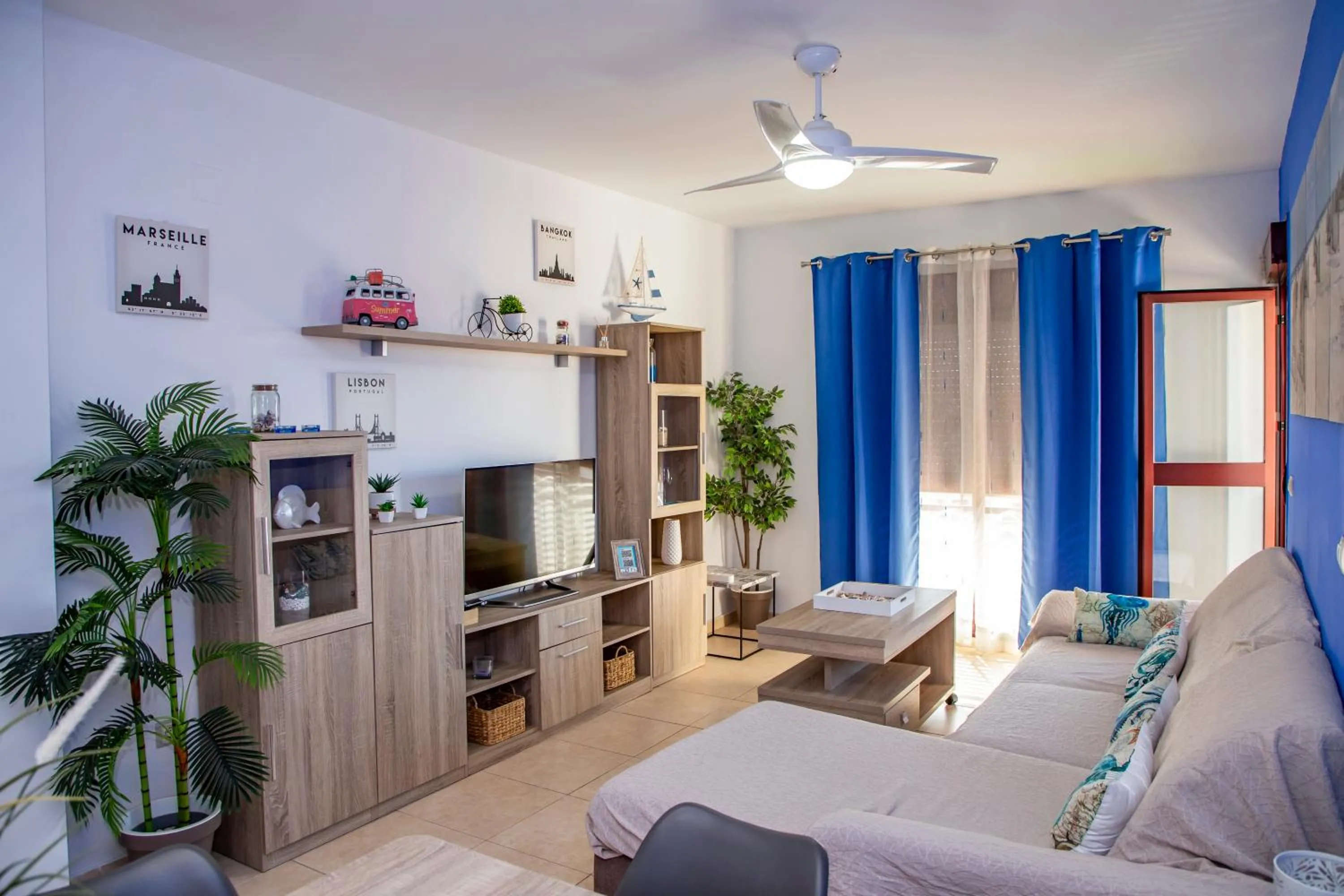 Living room in VALDECARRETAS Apartamento Rota cerca de playa