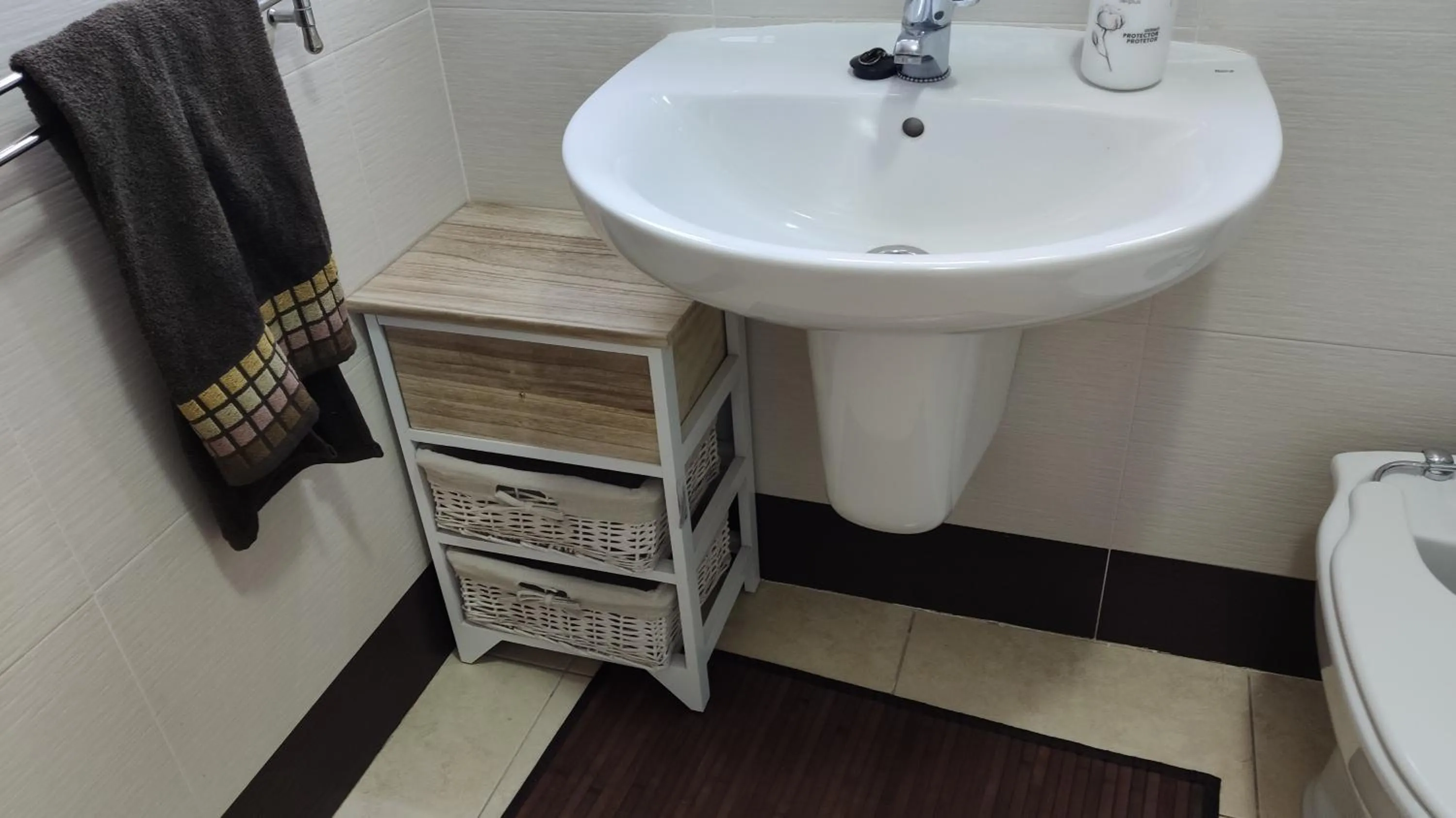 Bathroom in VALDECARRETAS Apartamento Rota cerca de playa