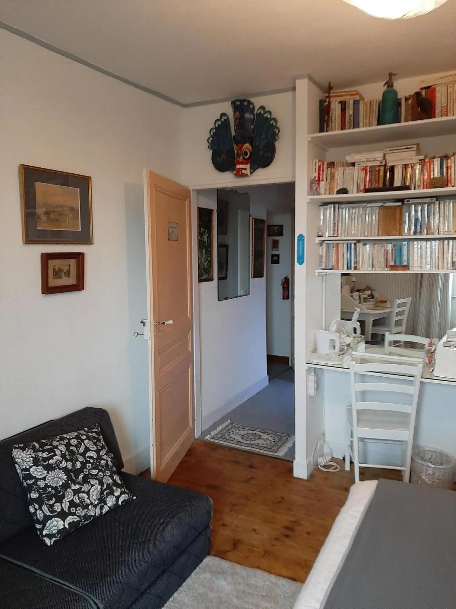 Bedroom in La Pie qui Chante