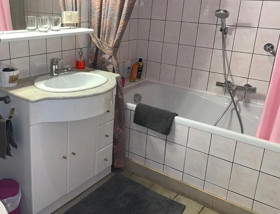 Bathroom in La Pie qui Chante