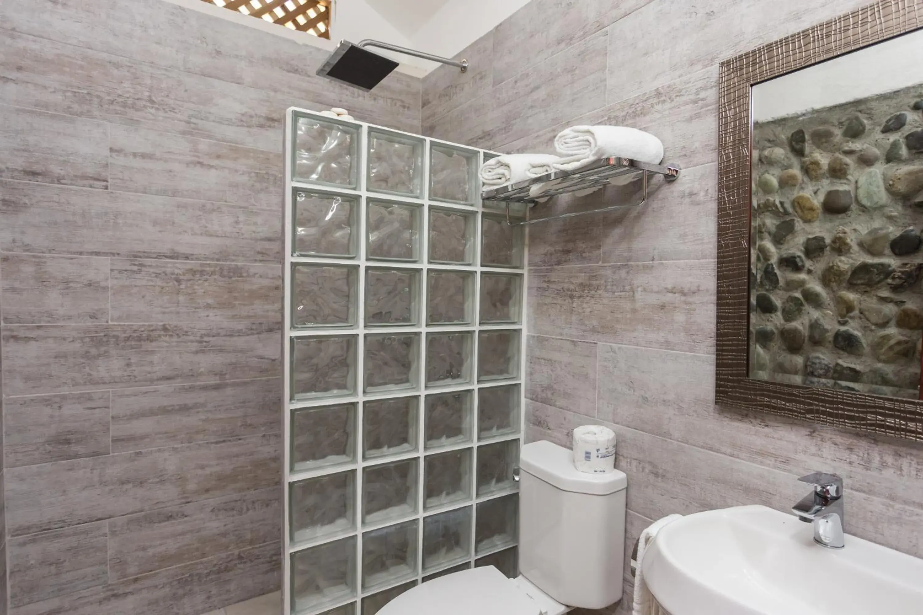 One bedroom villa (on the mountain, crossing the main street) in Karahe Beach Hotel One bedroom villa (on the mountain, crossing the main street) in Karahe Beach Hotel