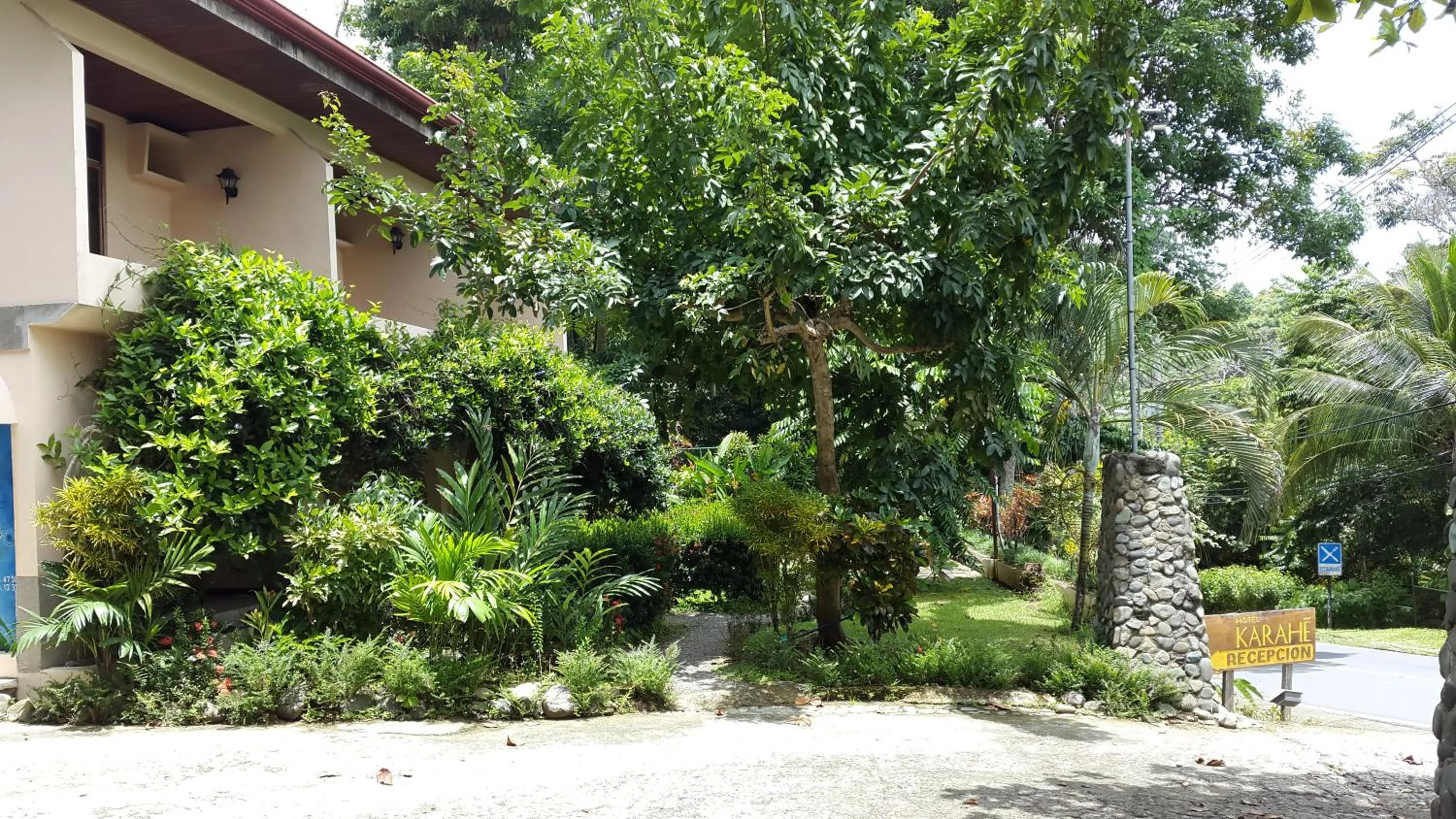 Property building in Karahe Beach Hotel