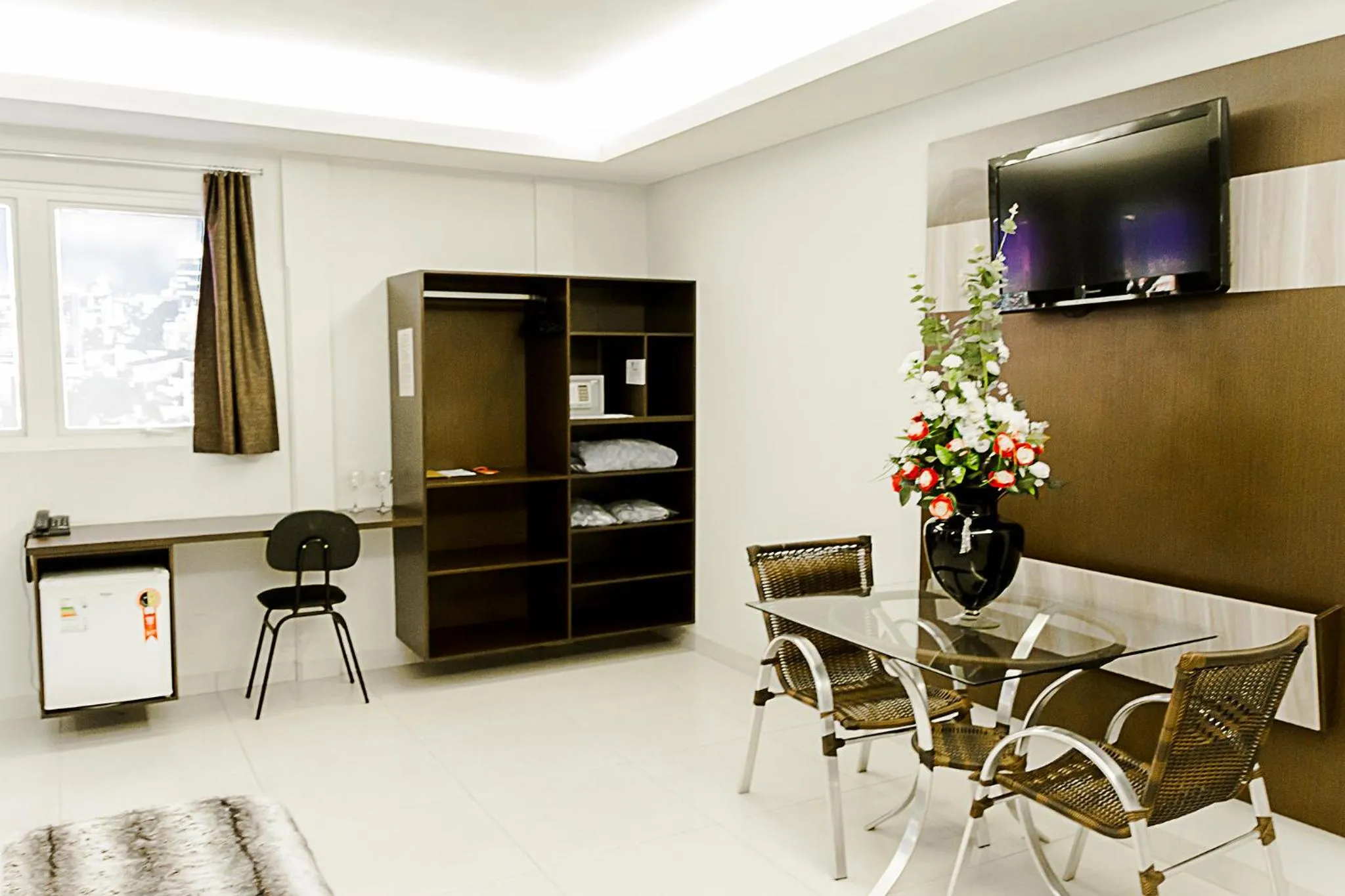 TV and multimedia in La Vitre Hotel