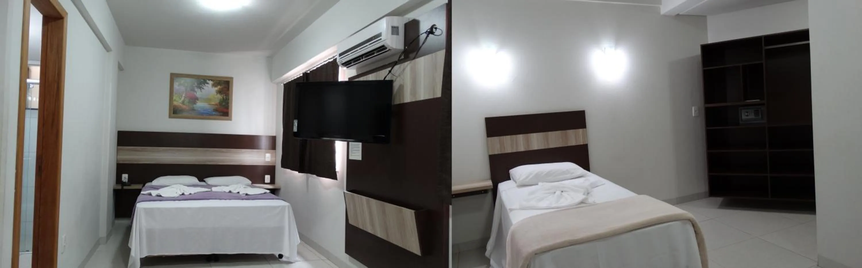 Photo of the whole room, Bed in La Vitre Hotel