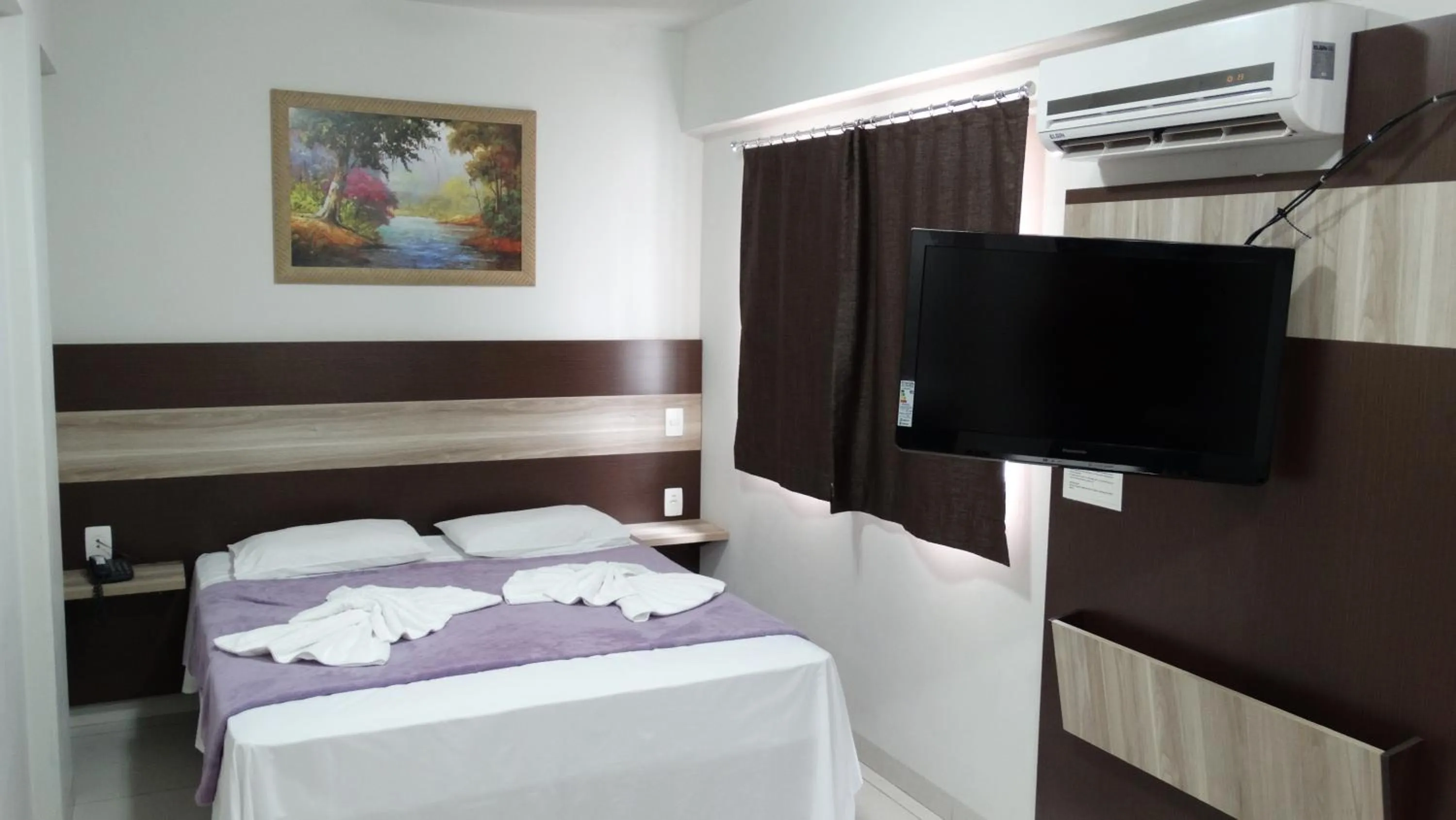 Bed in La Vitre Hotel