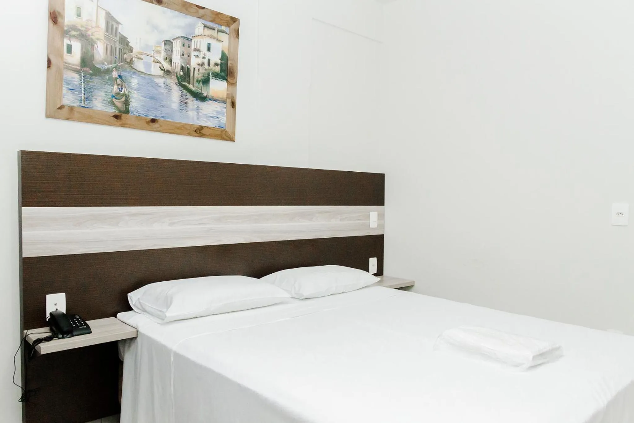 Bed in La Vitre Hotel