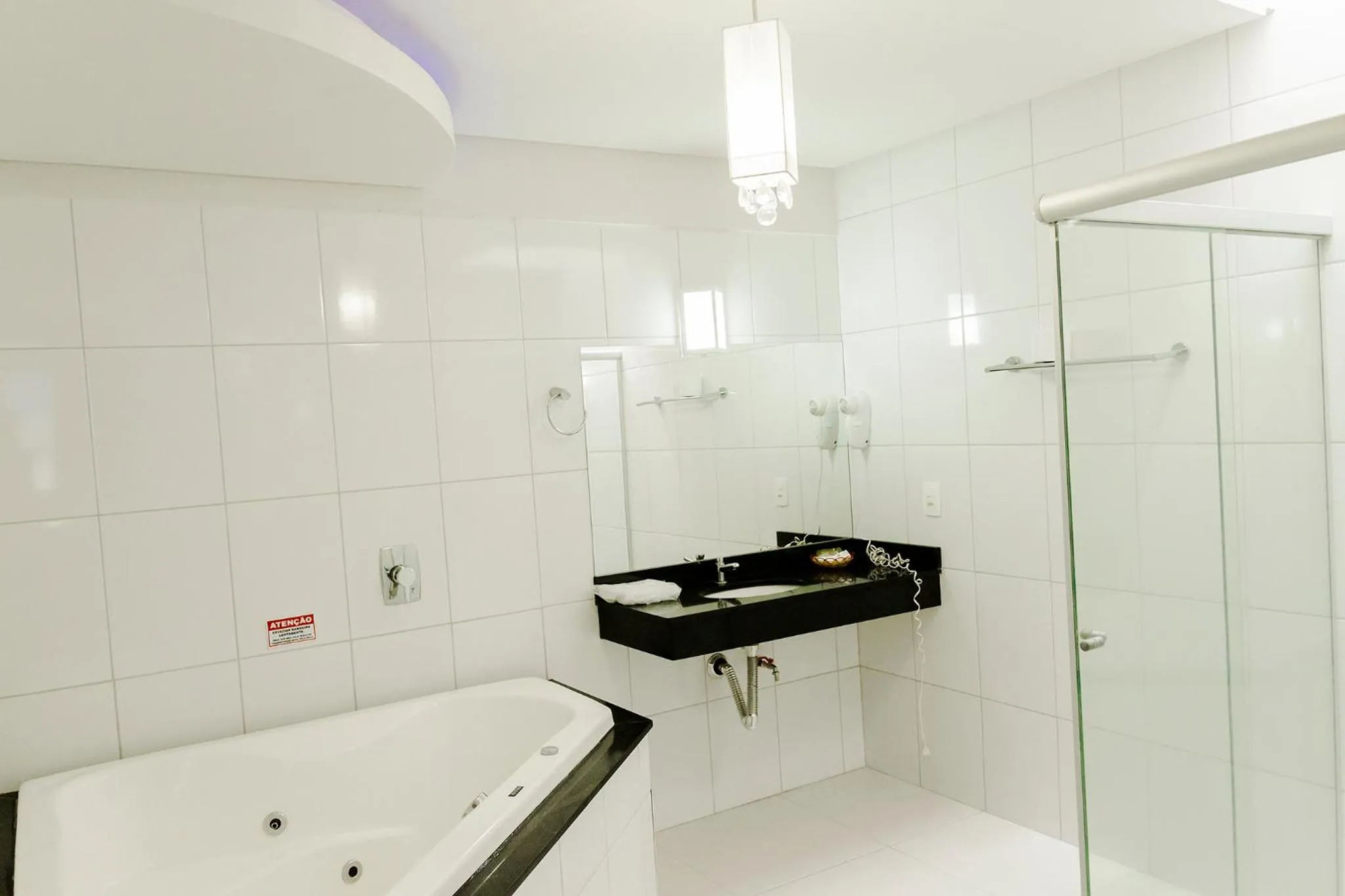 Hot Tub in La Vitre Hotel