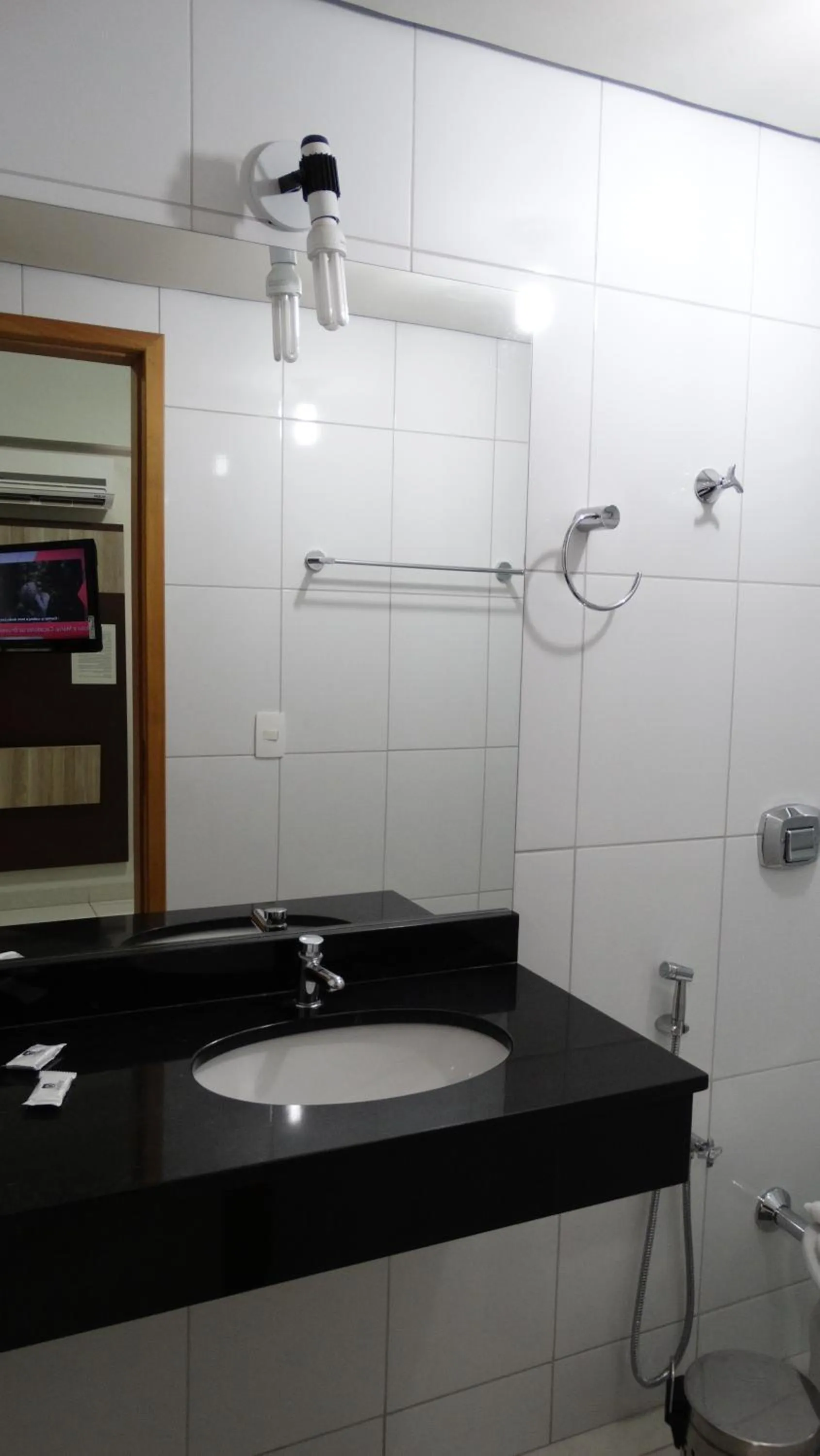 Bathroom in La Vitre Hotel