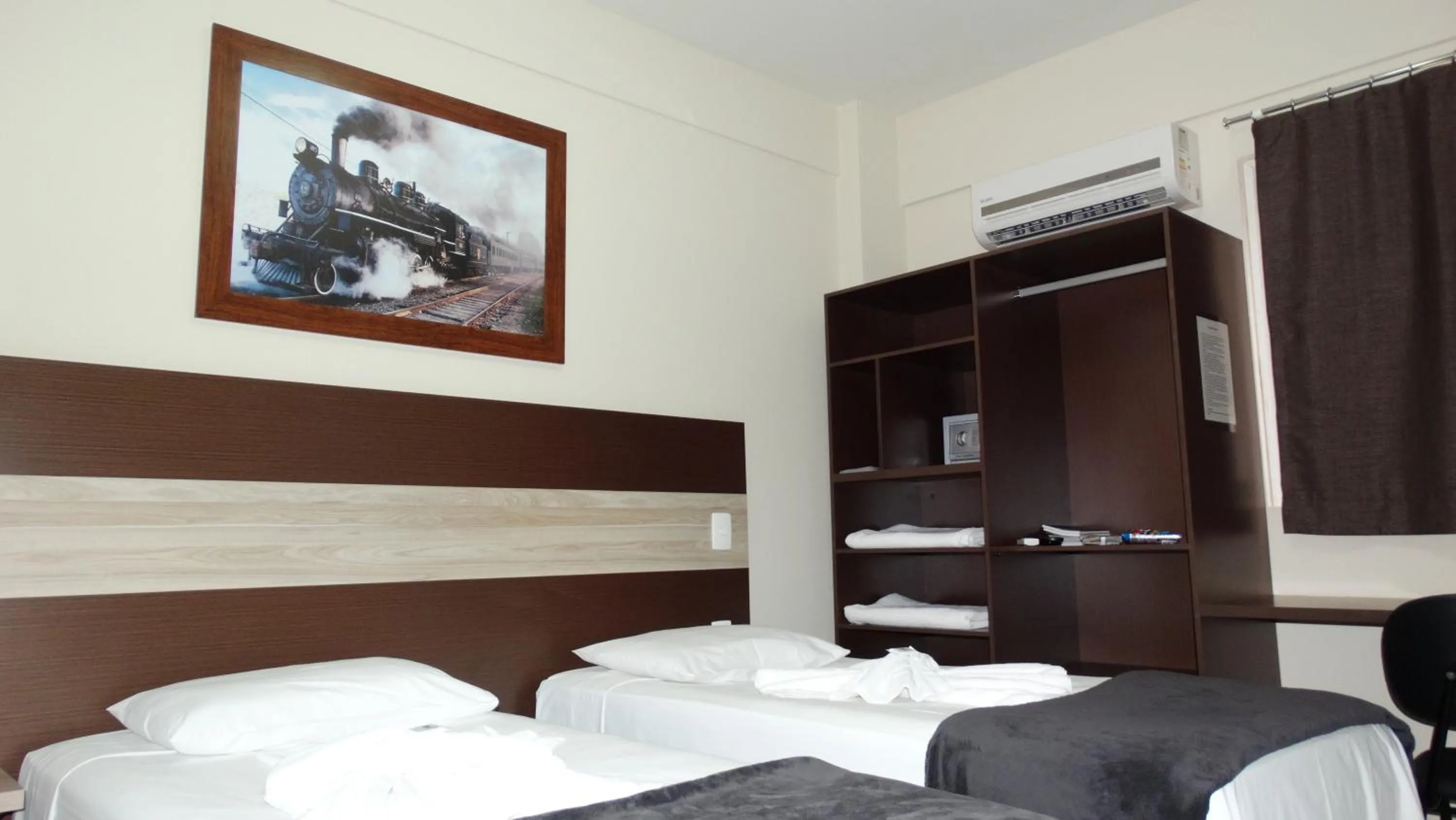 Bed in La Vitre Hotel