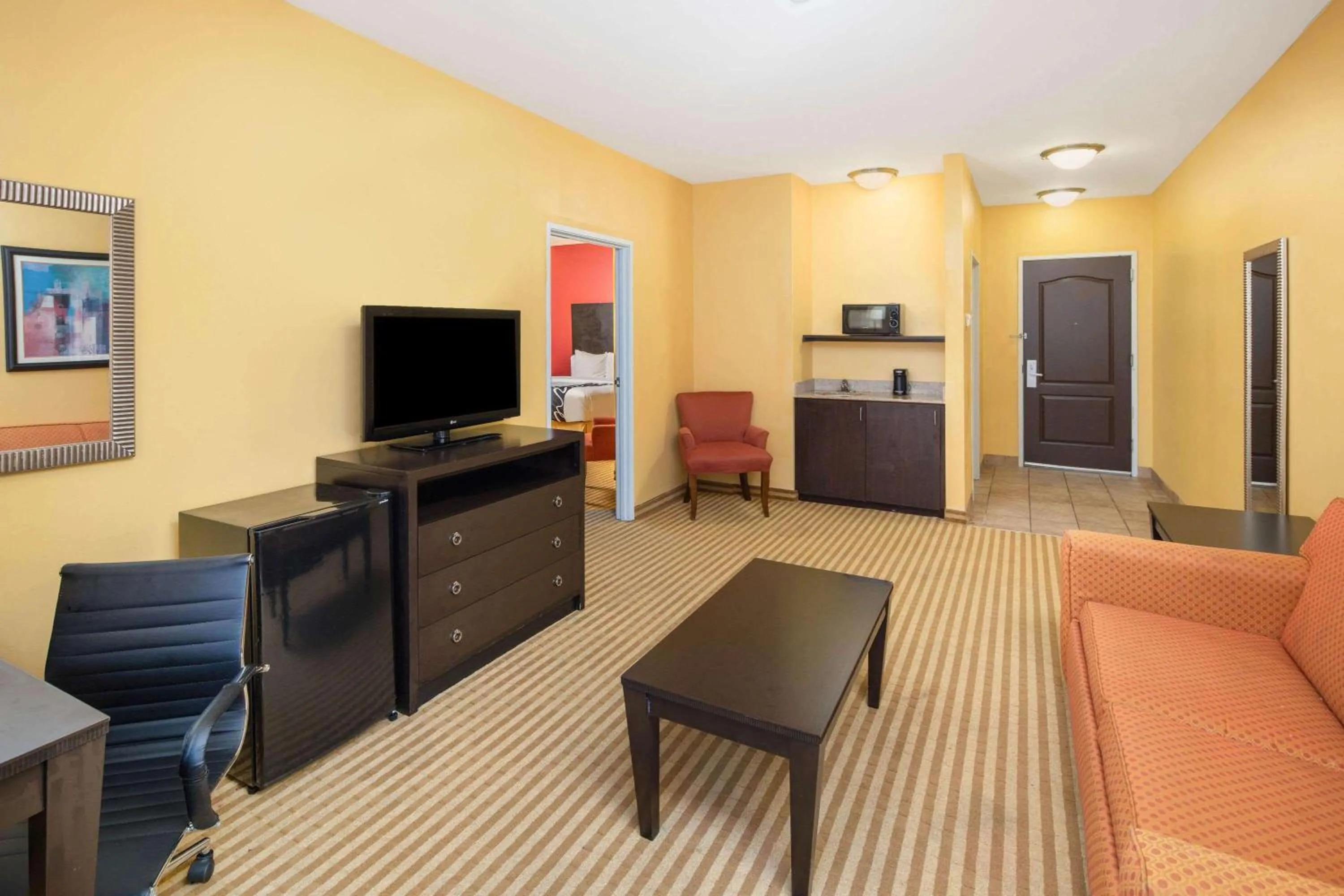 Photo of the whole room in La Quinta by Wyndham Atlanta Union City