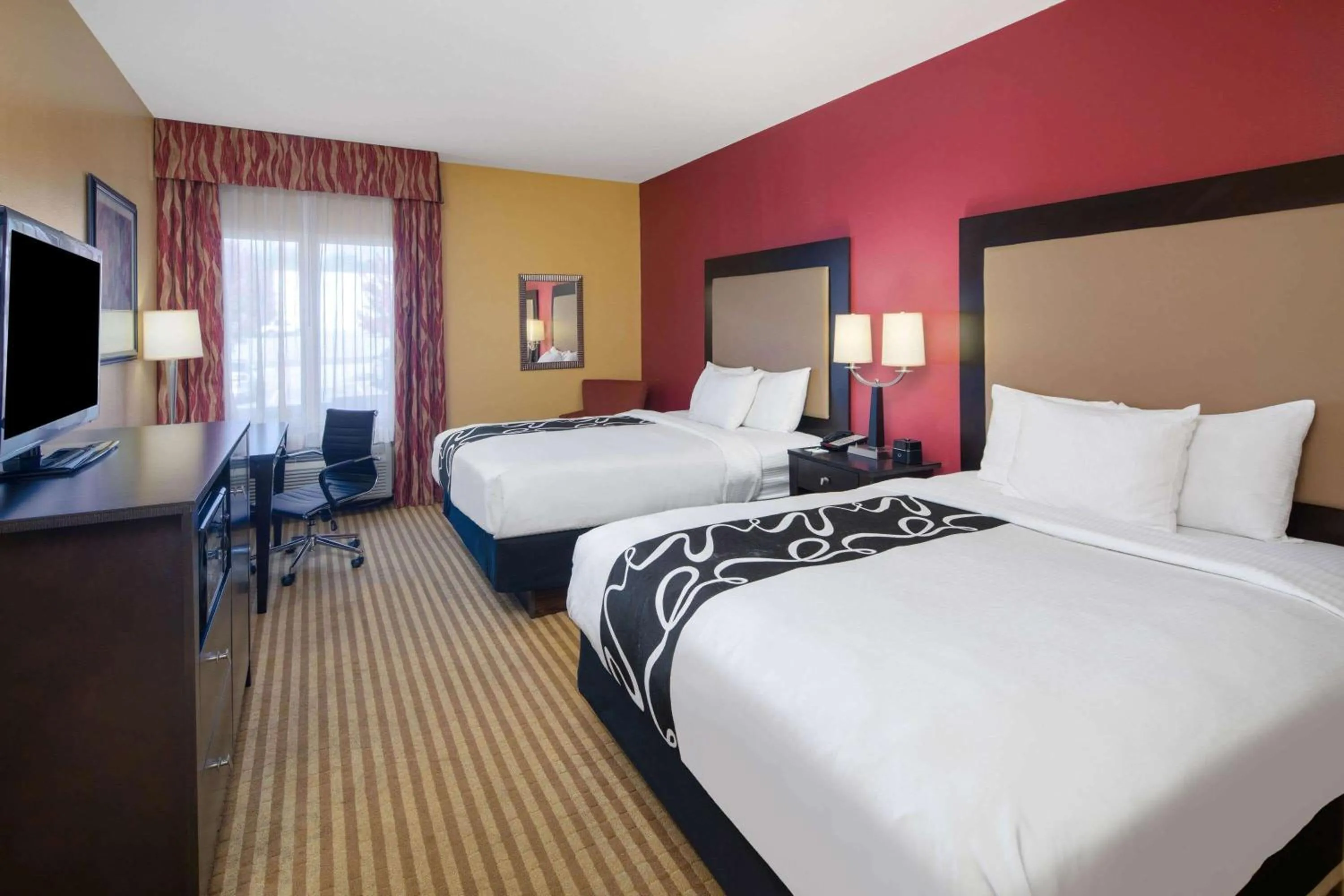 Photo of the whole room in La Quinta by Wyndham Atlanta Union City