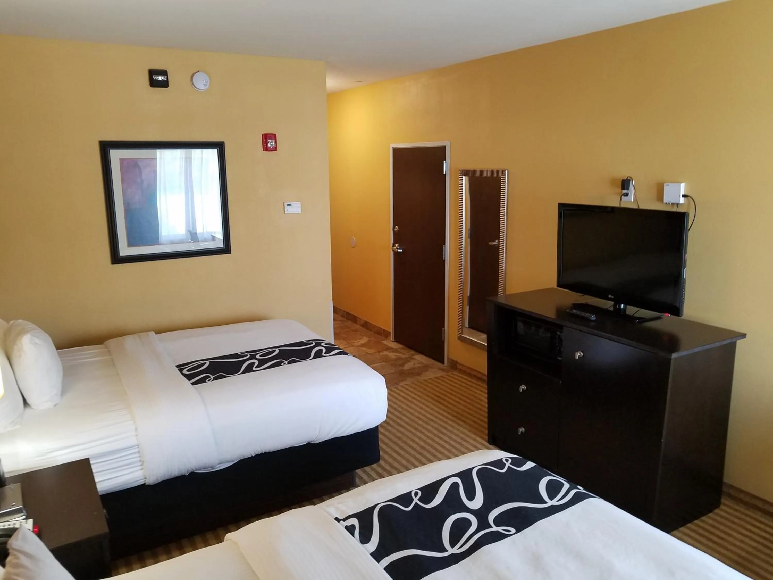 Photo of the whole room in La Quinta by Wyndham Atlanta Union City