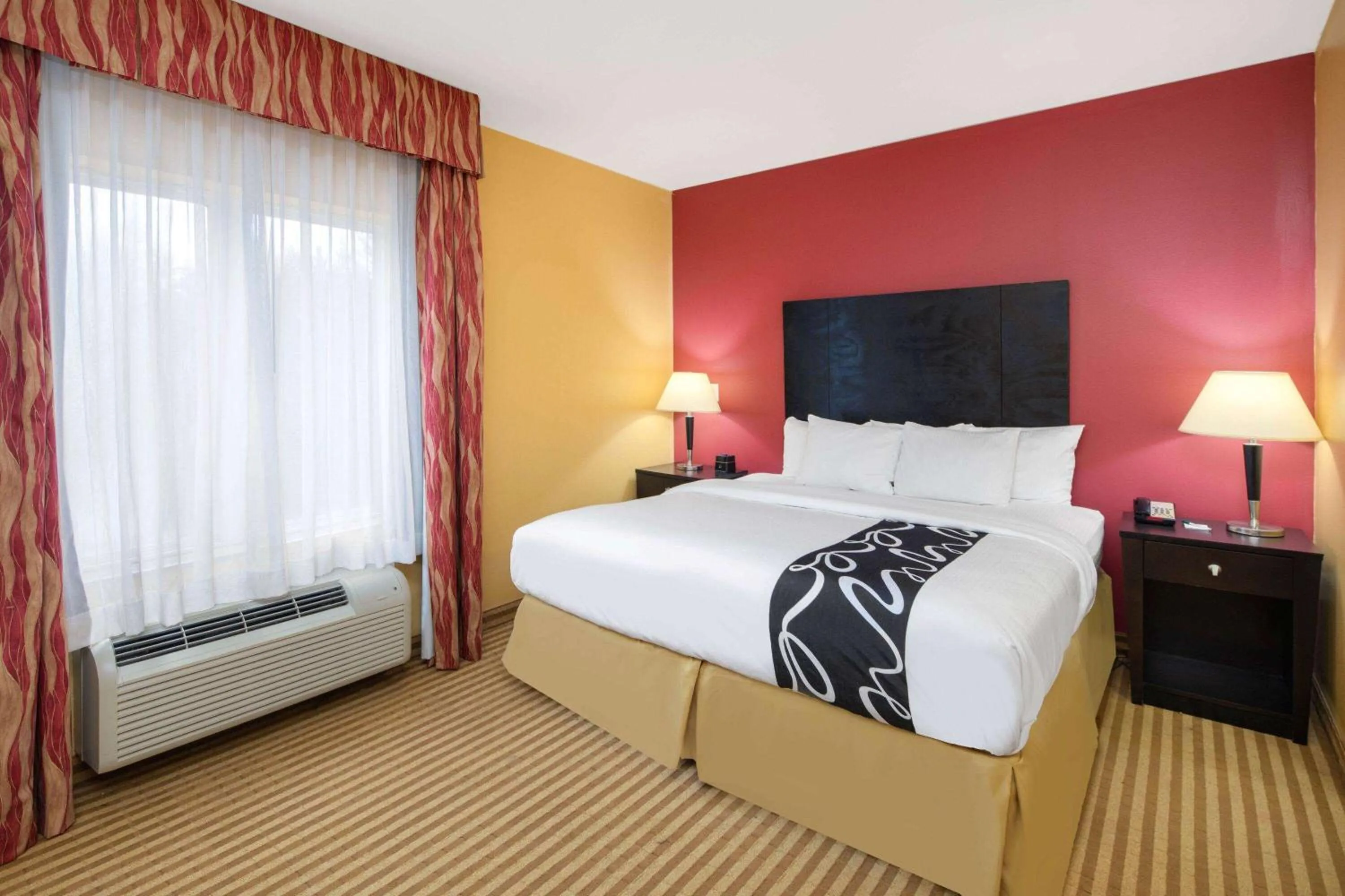 Photo of the whole room in La Quinta by Wyndham Atlanta Union City