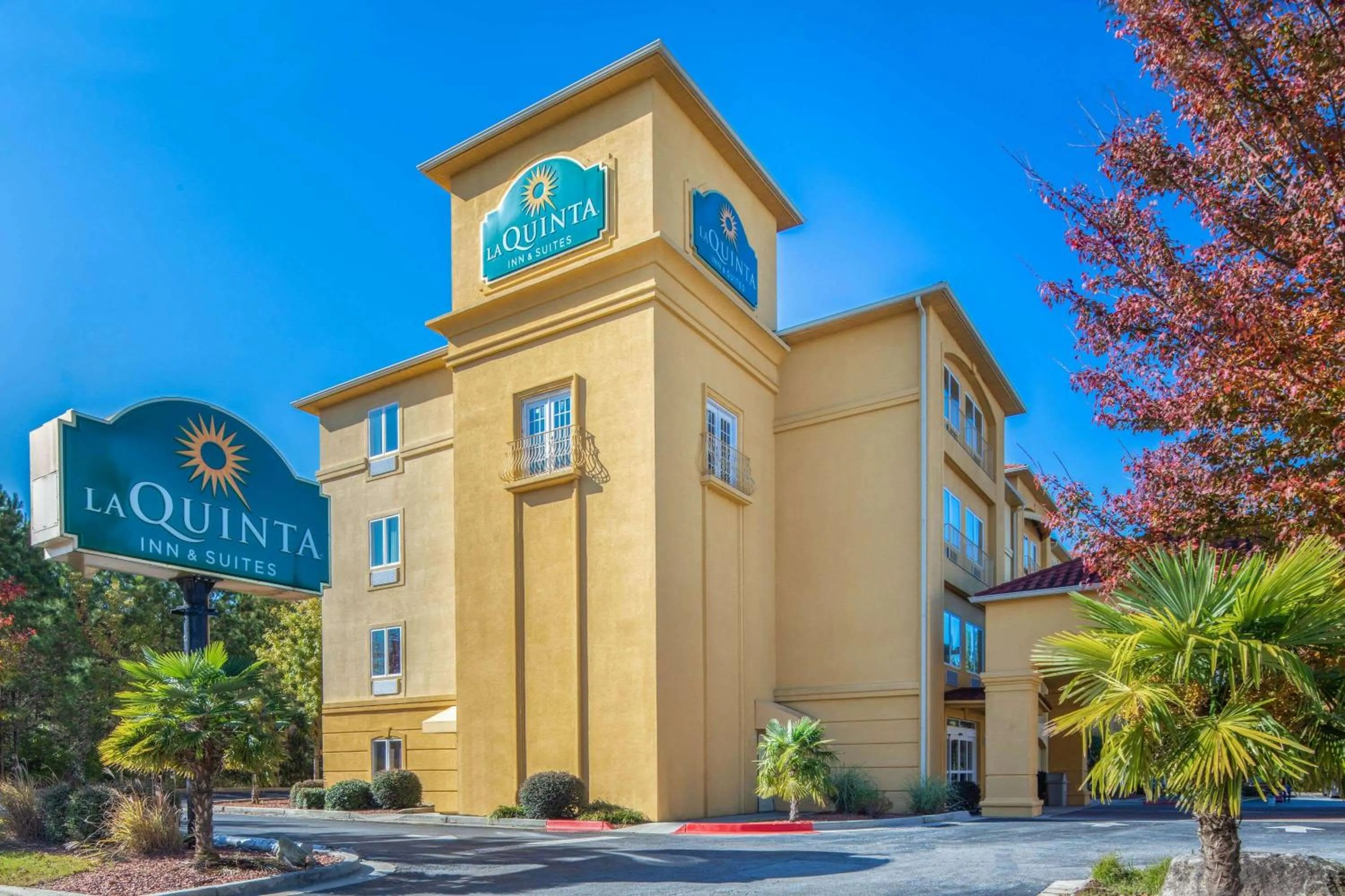 Property building in La Quinta by Wyndham Atlanta Union City