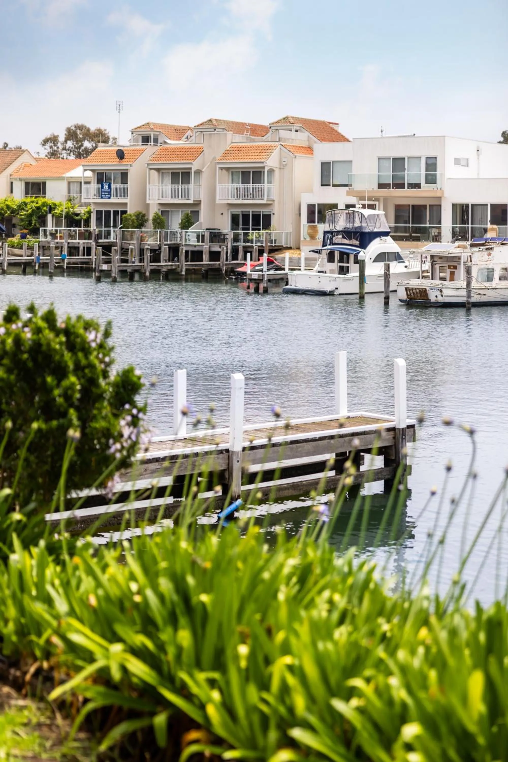 Mariners Cove Waterfront Motel and Apartments
