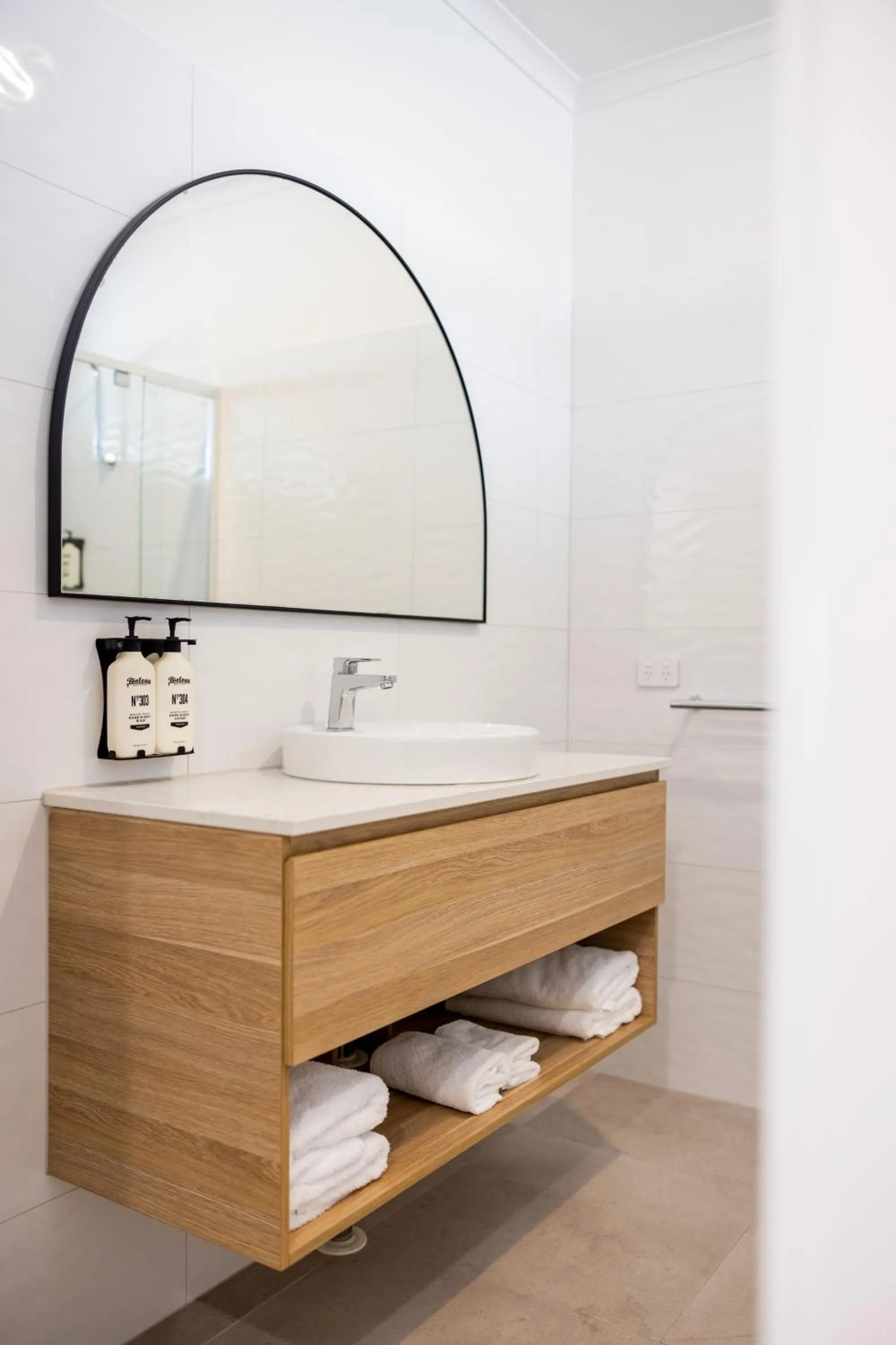 Mariners Cove Waterfront Motel and Apartments