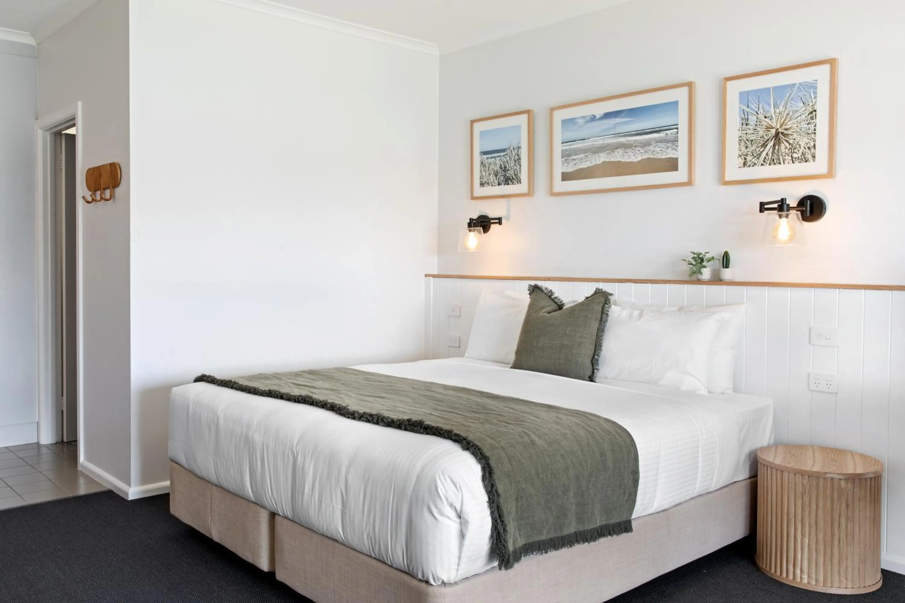 Bedroom, Bed in Mariners Cove Waterfront Motel and Apartments