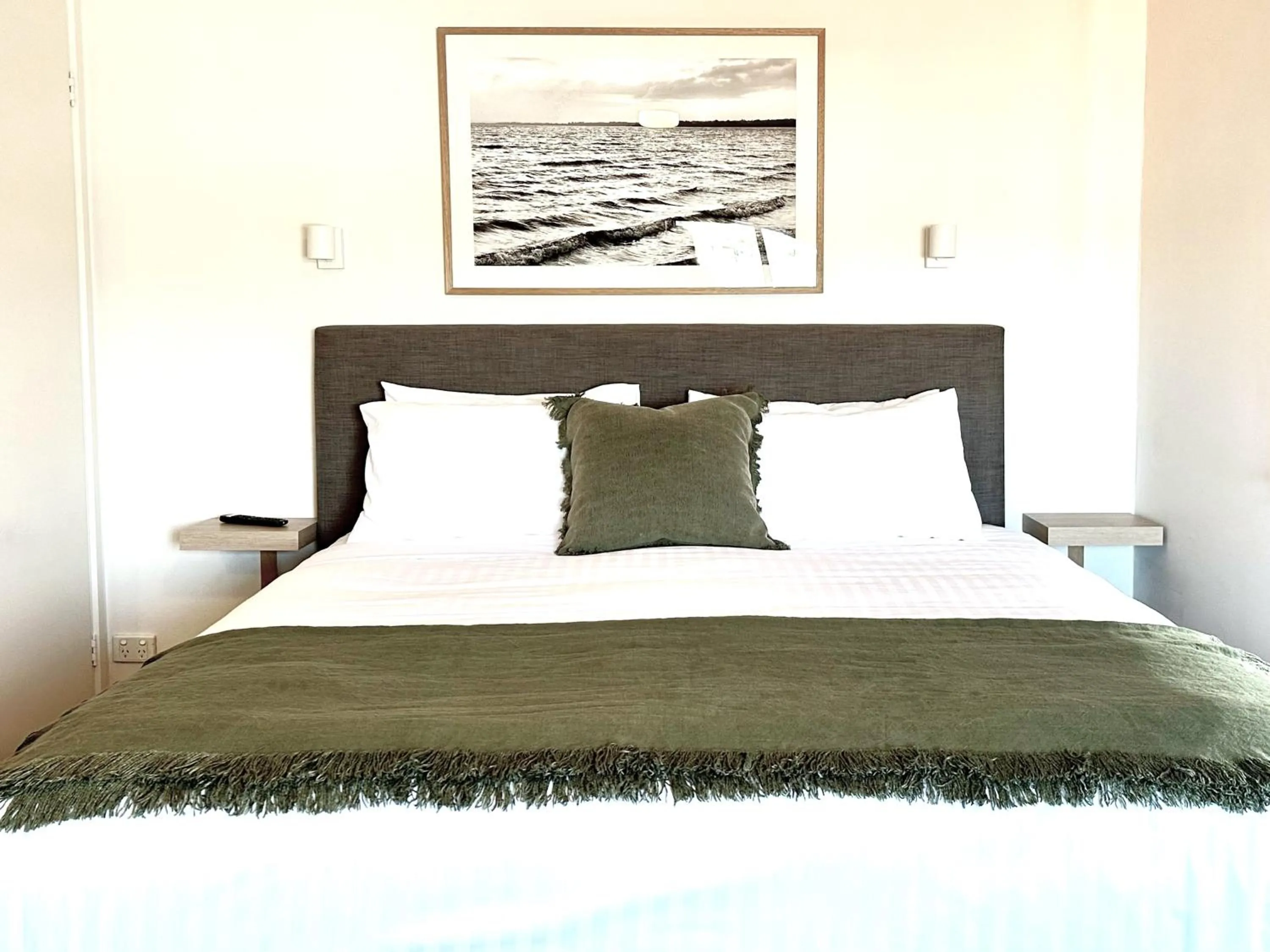 Bed in Mariners Cove Waterfront Motel and Apartments