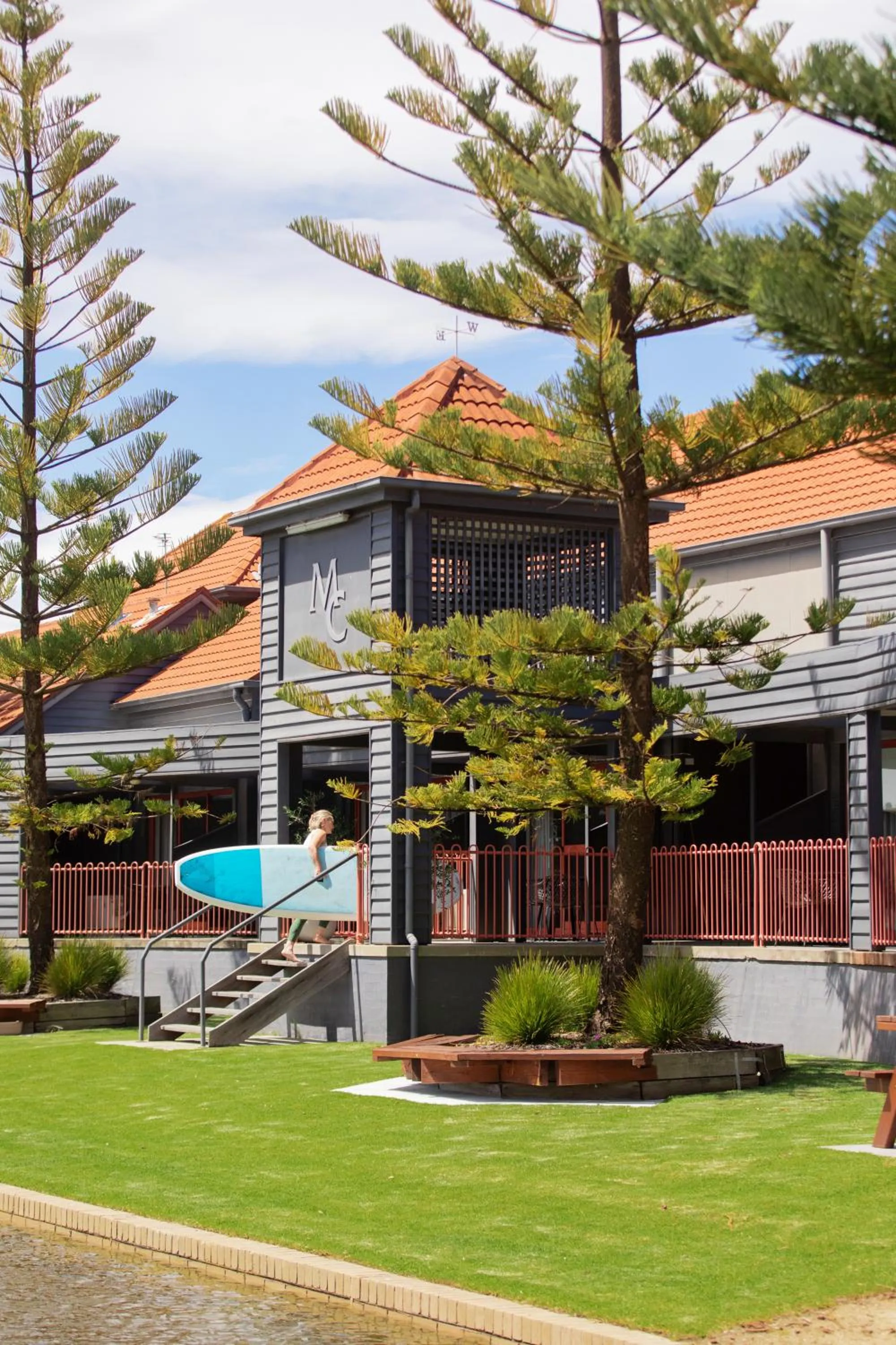 Mariners Cove Waterfront Motel and Apartments