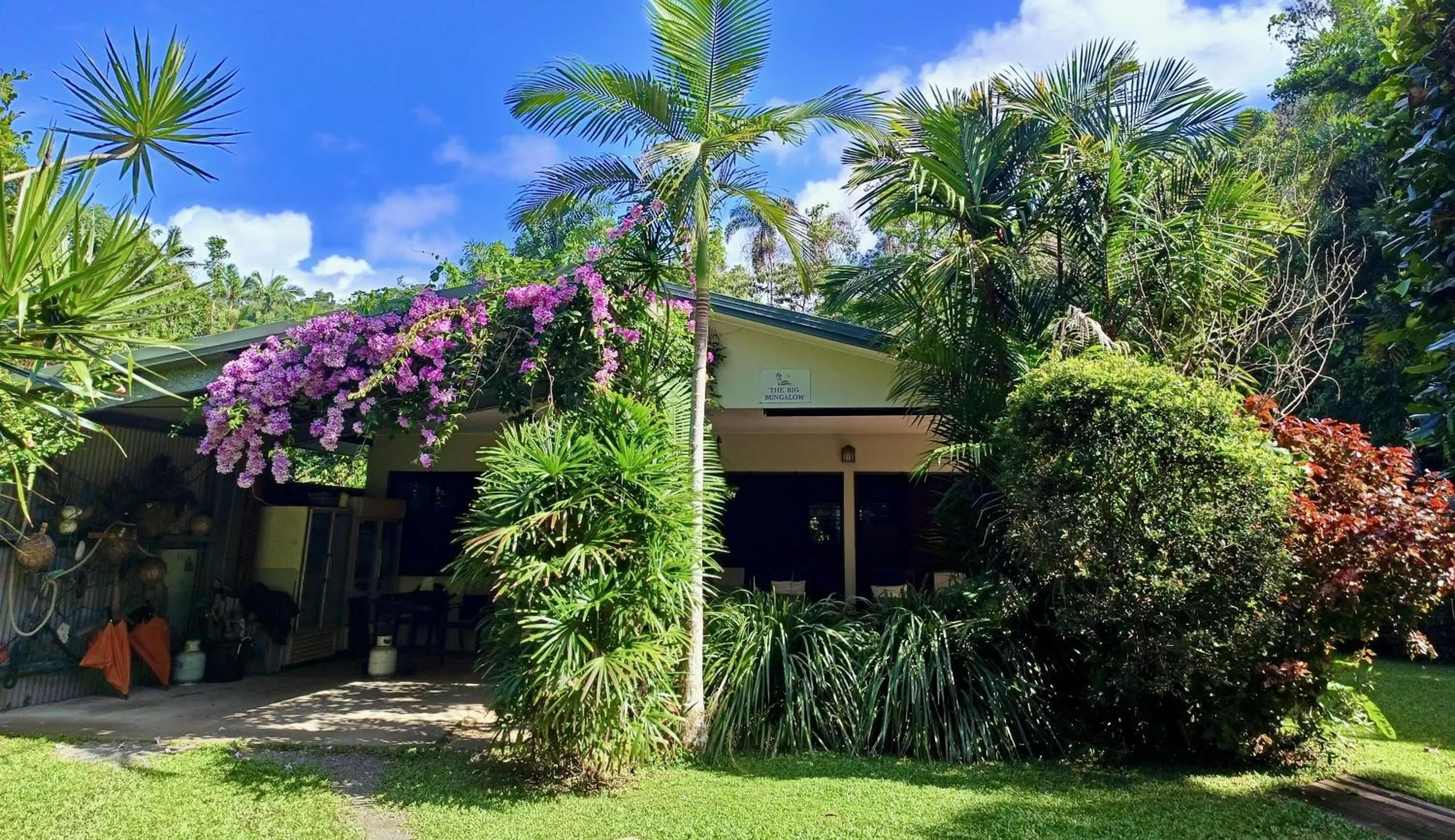 Property building in Thornton Beach Bungalows Daintree