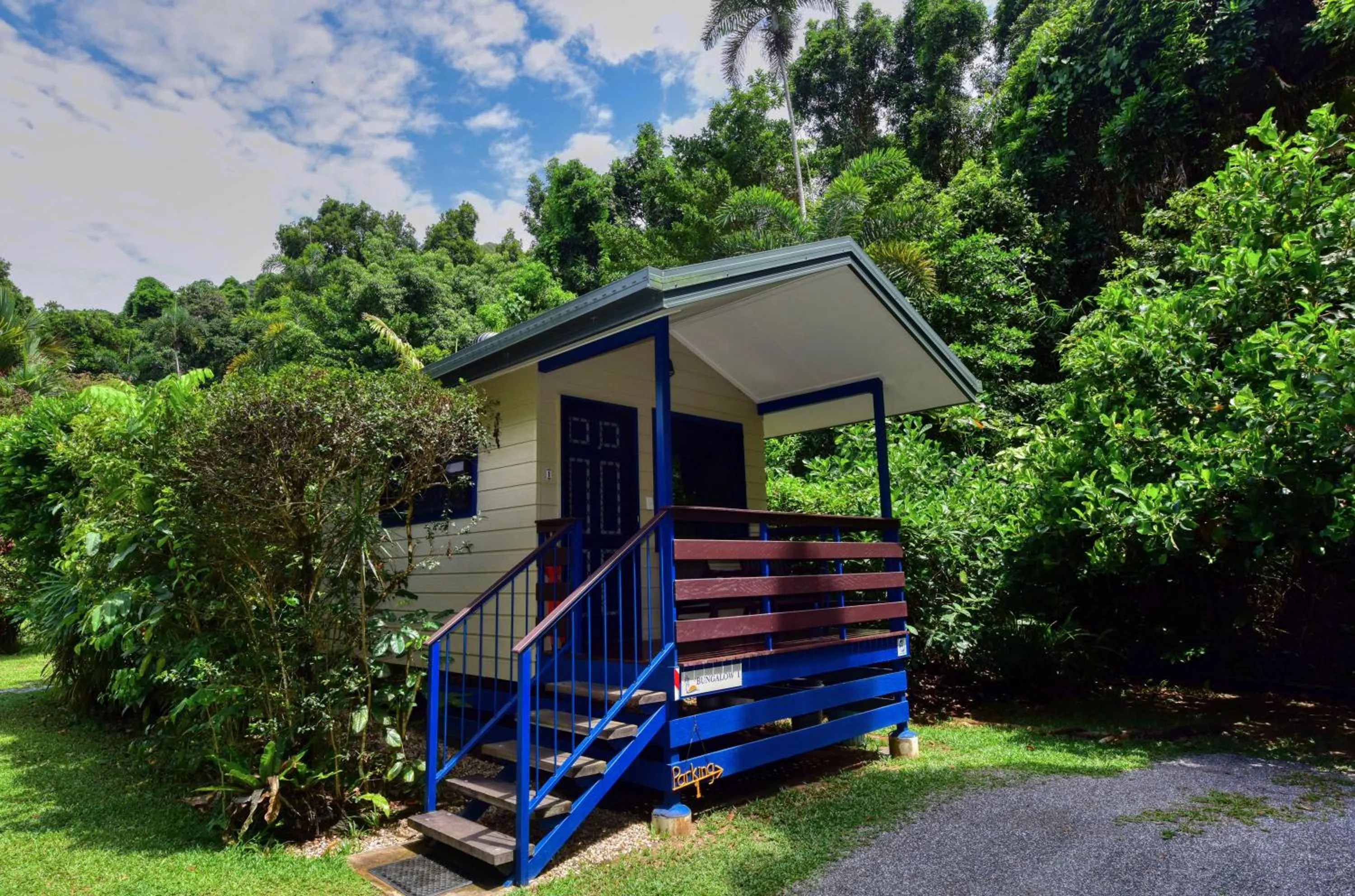 Property building in Thornton Beach Bungalows Daintree