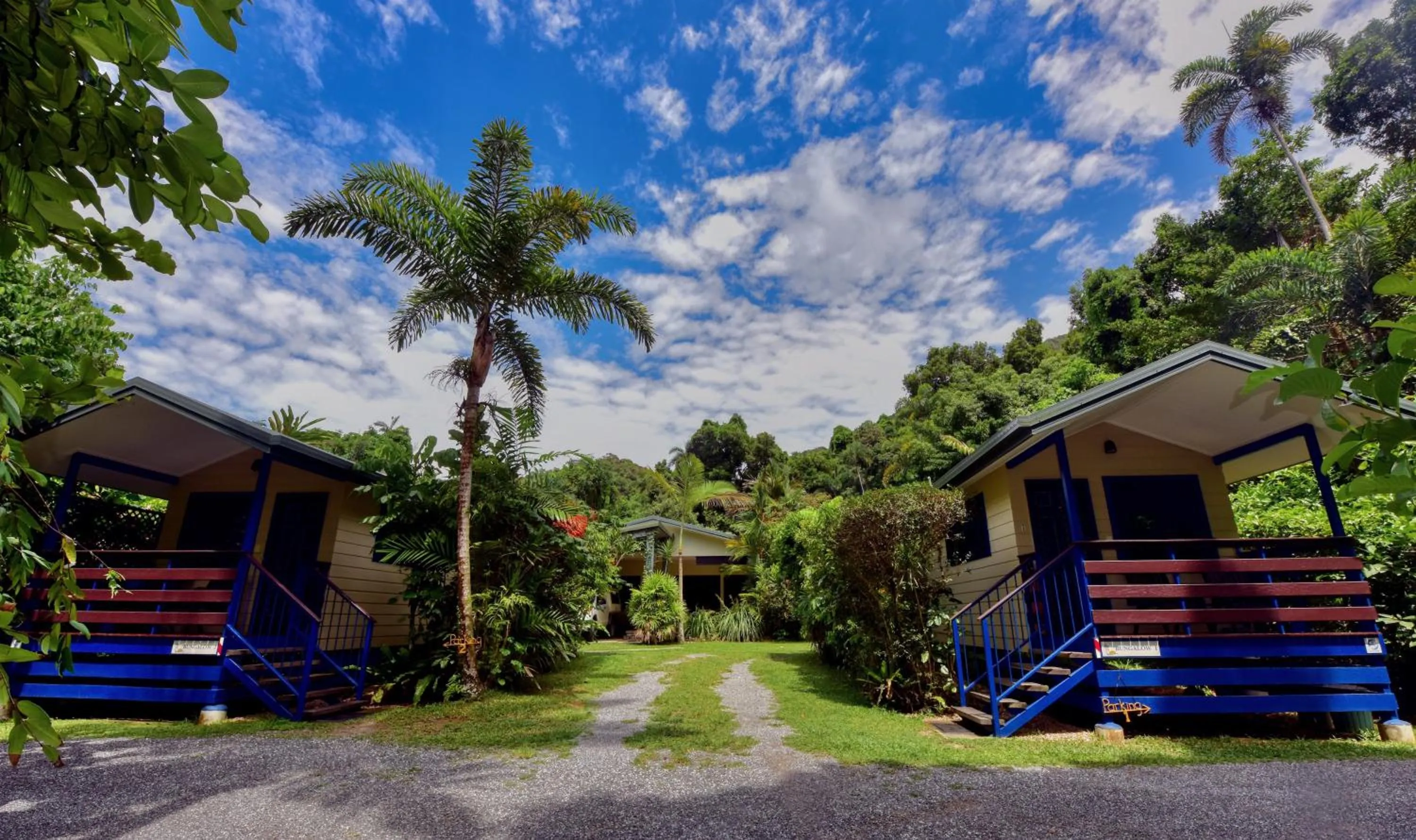 Property building in Thornton Beach Bungalows Daintree