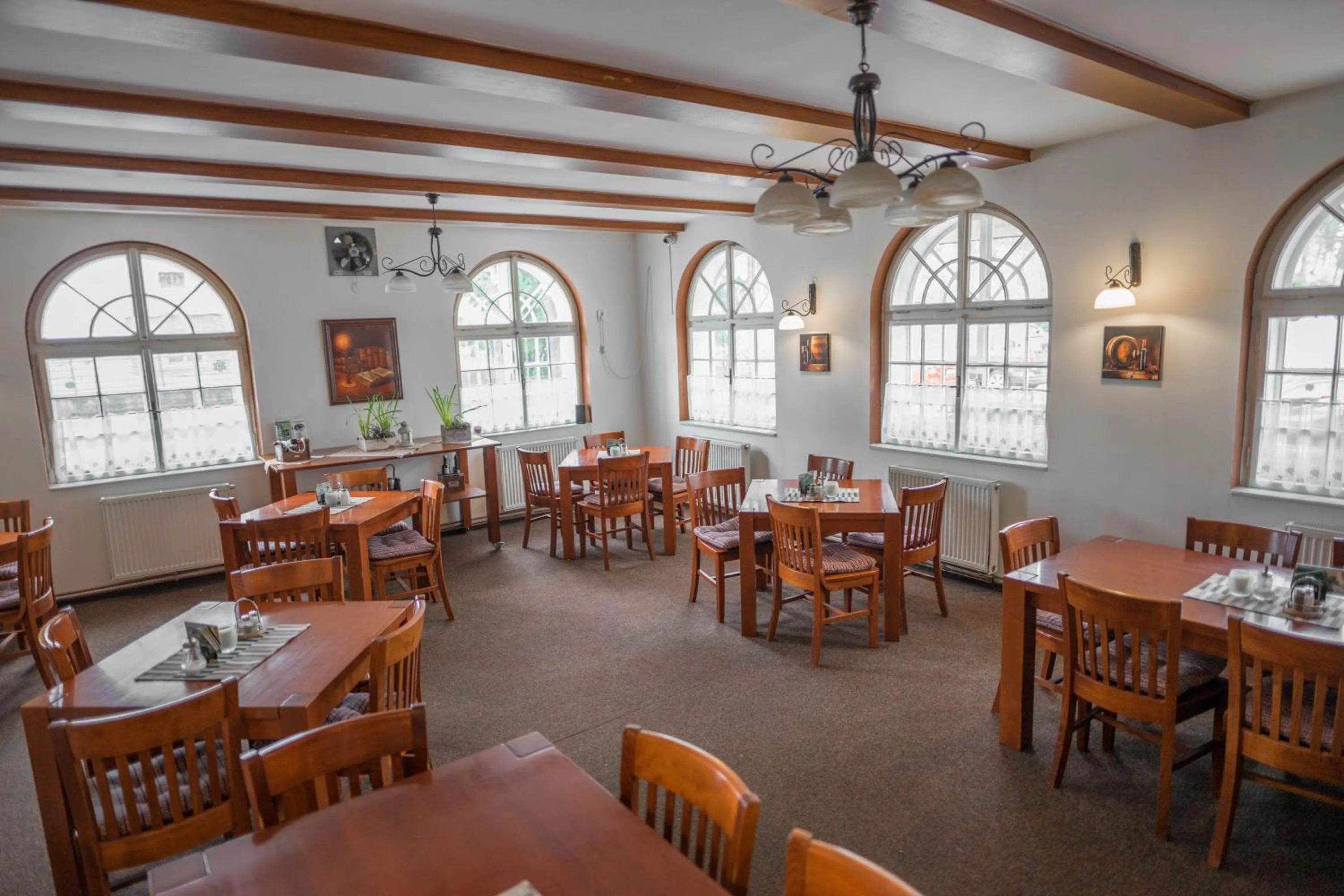 Restaurant/places to eat in Hotel Atlas