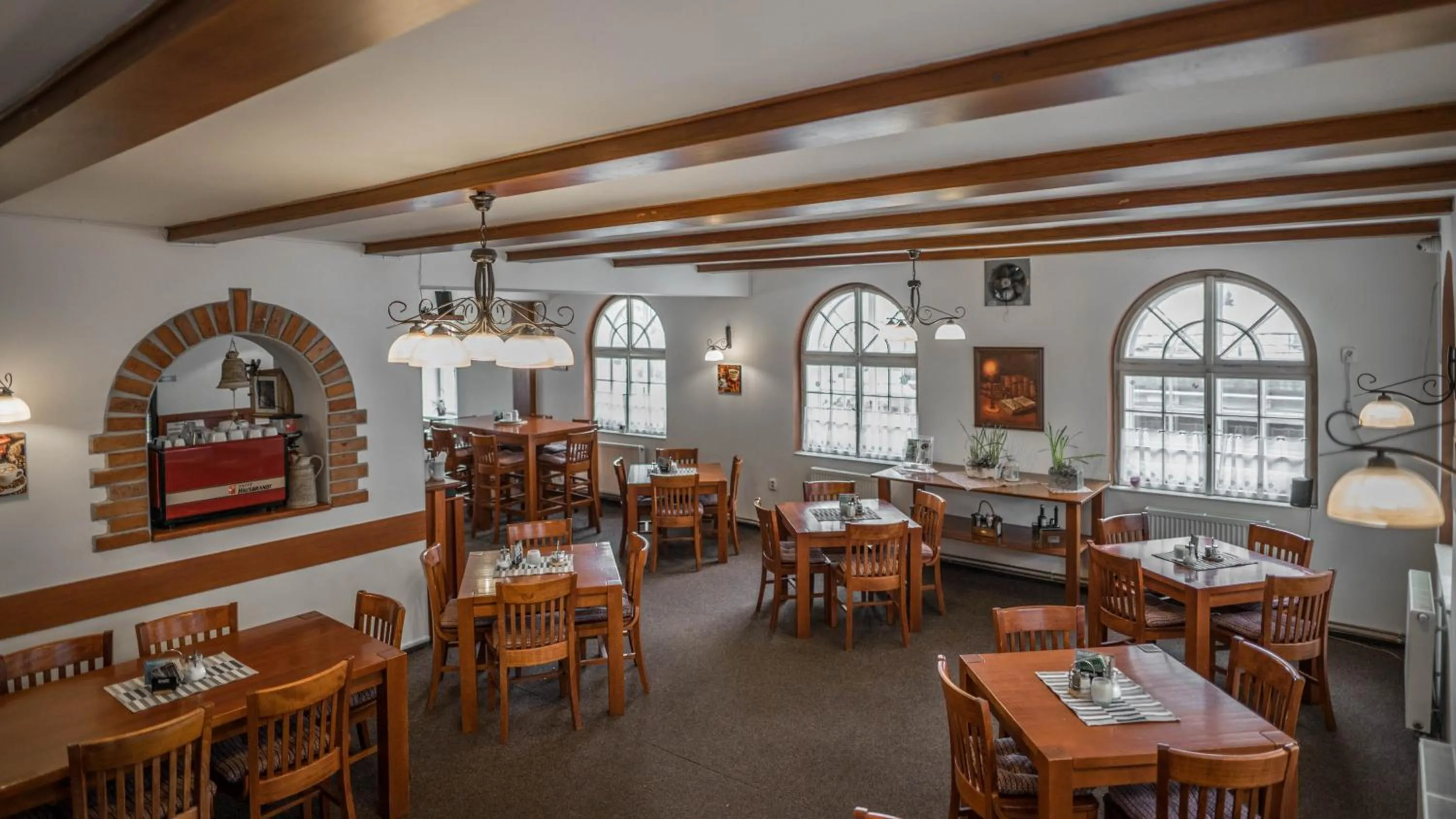 Restaurant/places to eat in Hotel Atlas