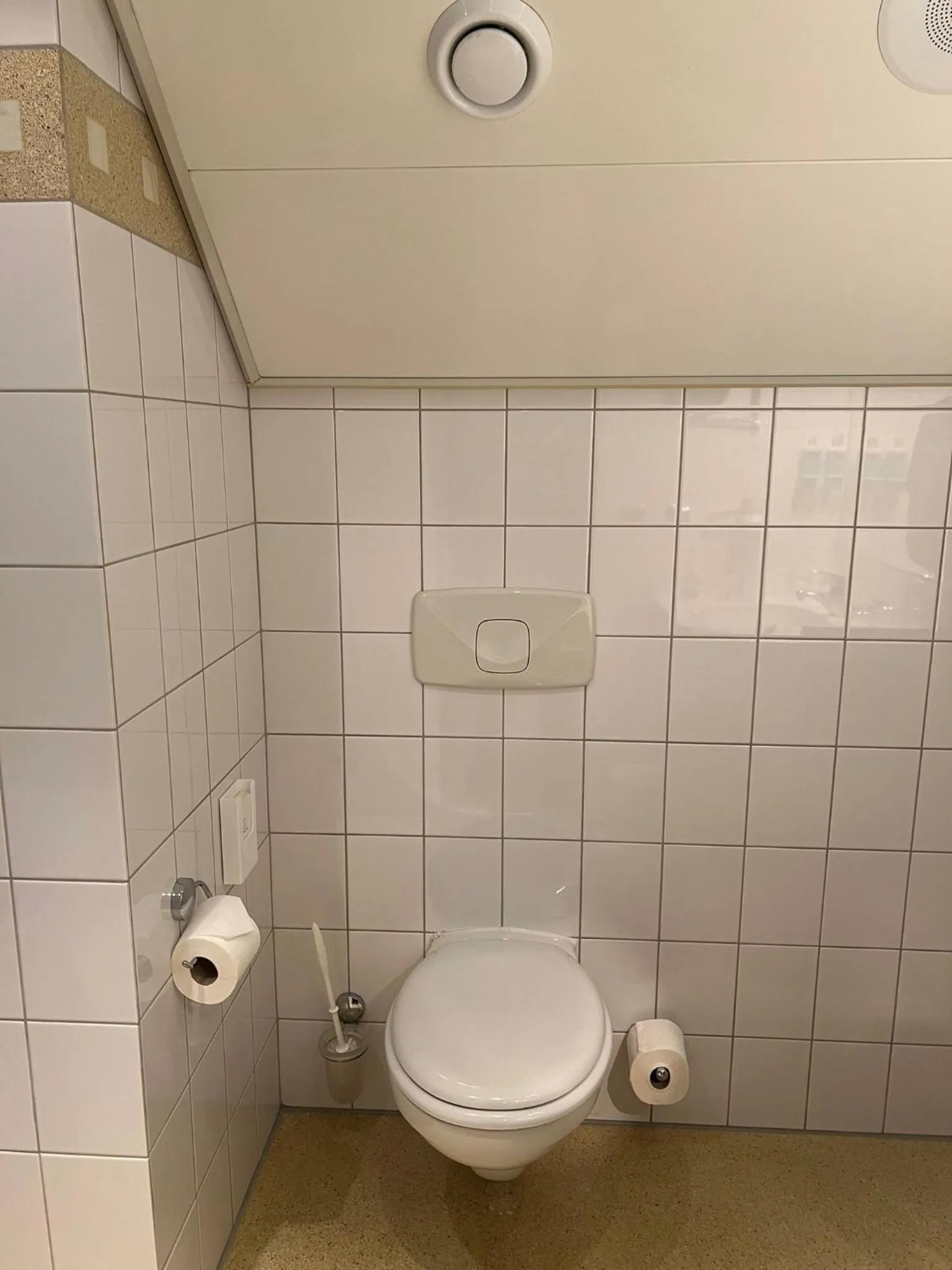 Toilet in NOVOTEL Hildesheim City