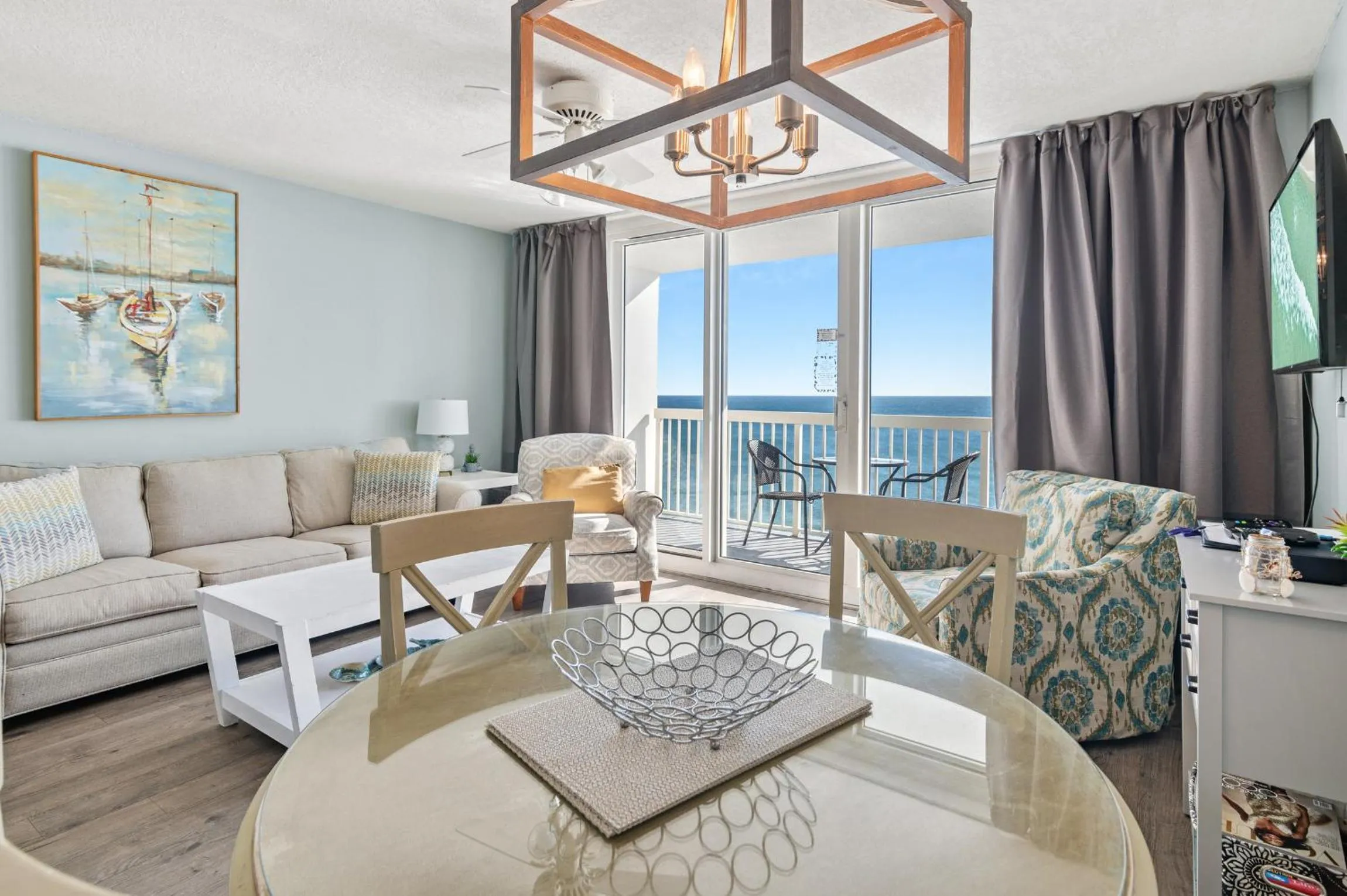 Living room in Just Updated - Beachfront Ocean view, 19th Floor